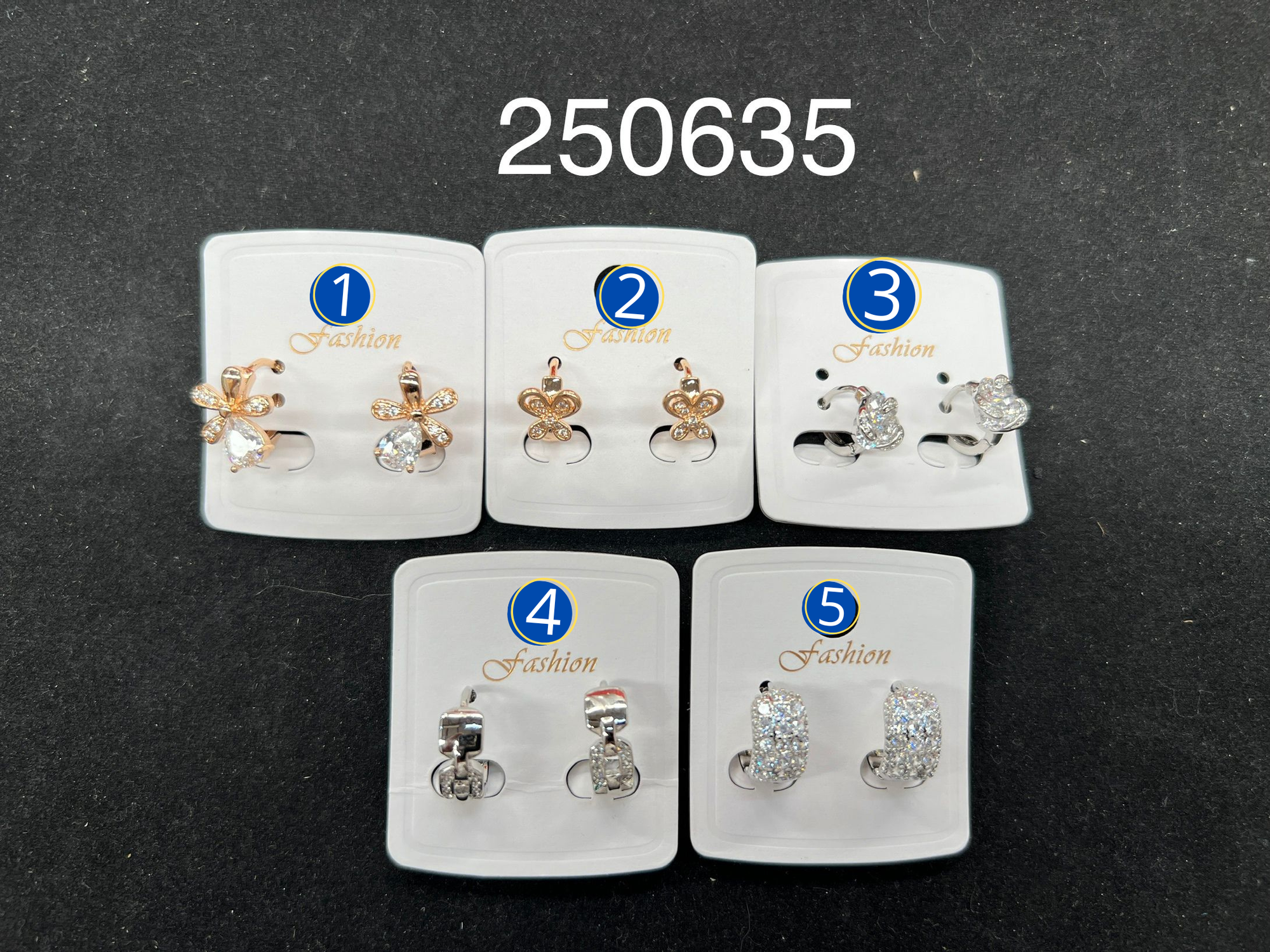 [05/AGOSTO/26] Aretes Dorados con piedras M7 Oro Laminado