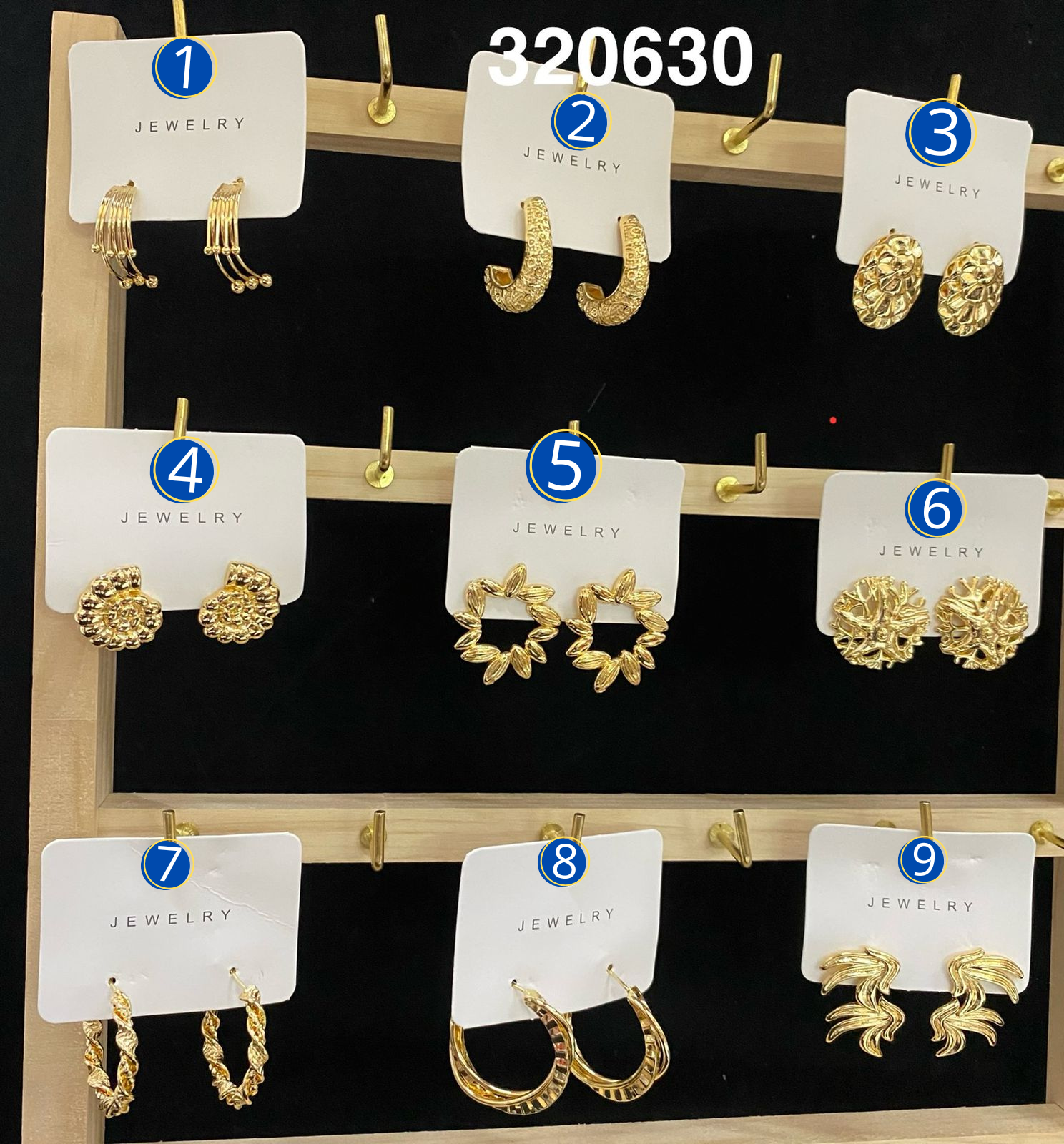 Aretes Dorados Diferentes Diseños M8 Oro Laminado
