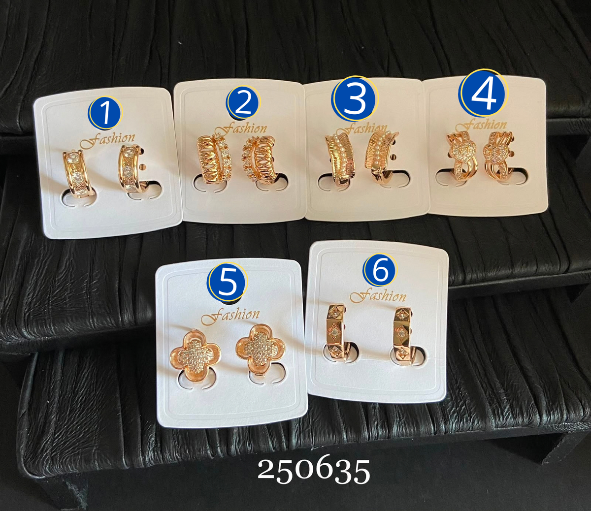 [26/SEPTIEMBRE/26] Aretes Huggies Dorados M3 Oro Laminado