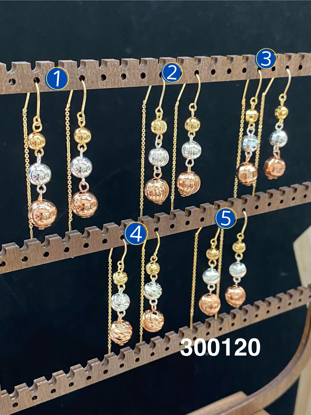 Aretes Largos Dorados con Piedras M11 Oro Laminado 27/03/26