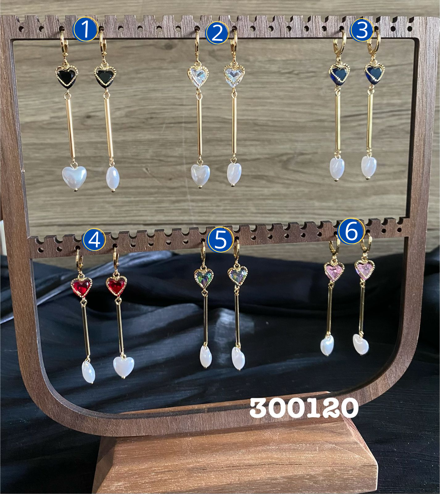 Aretes Largos Dorados con Piedras en Forma de Corazón M1 Oro Laminado