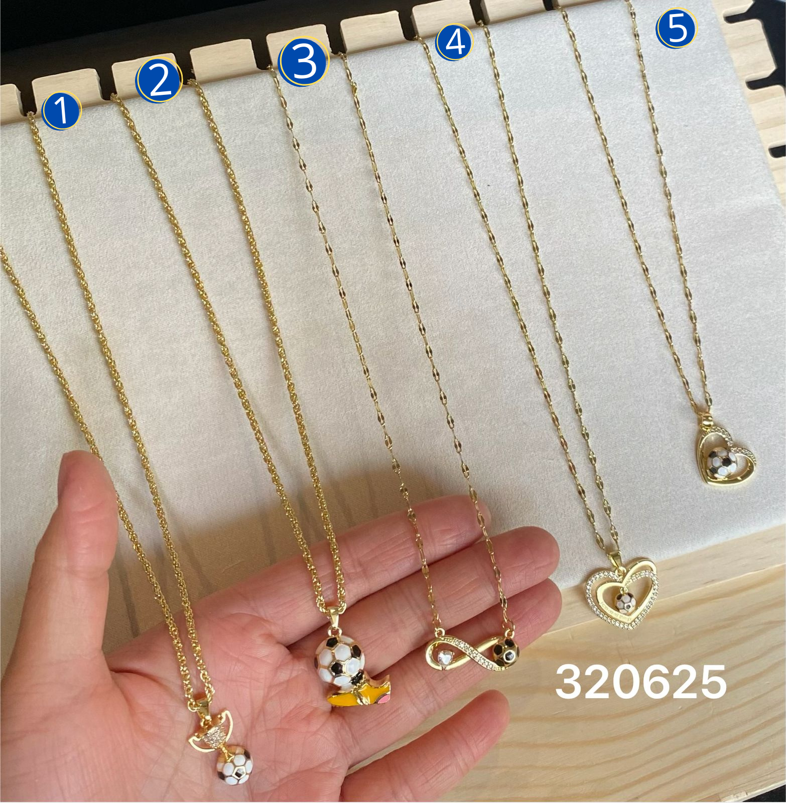 Cadena con Dije de Futbol M1 Oro Laminado