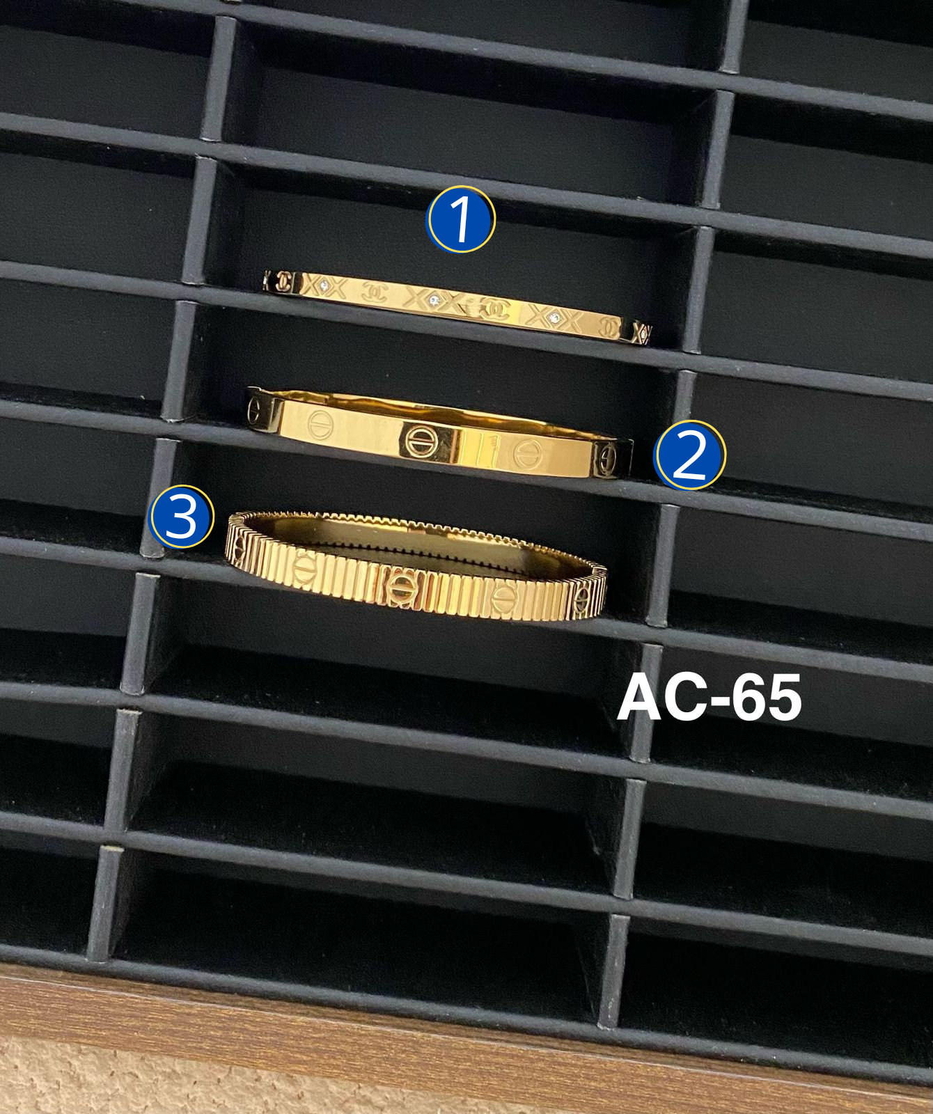Brazaletes Dorados de Marca M6 Oro Laminado