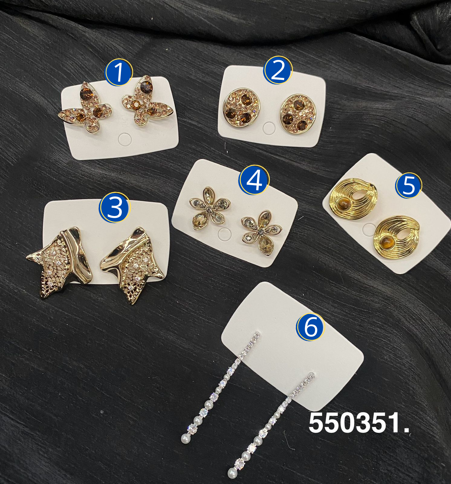[08/JUNI/26] Aretes Dorados diferentes Diseño M1 Oro Laminado