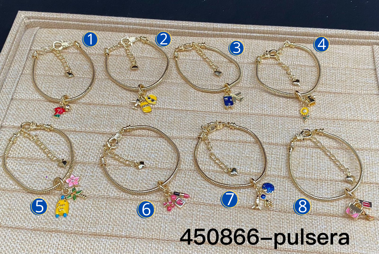 Pulsera Dorada Con Dijes Diferentes M2 Oro Laminado
