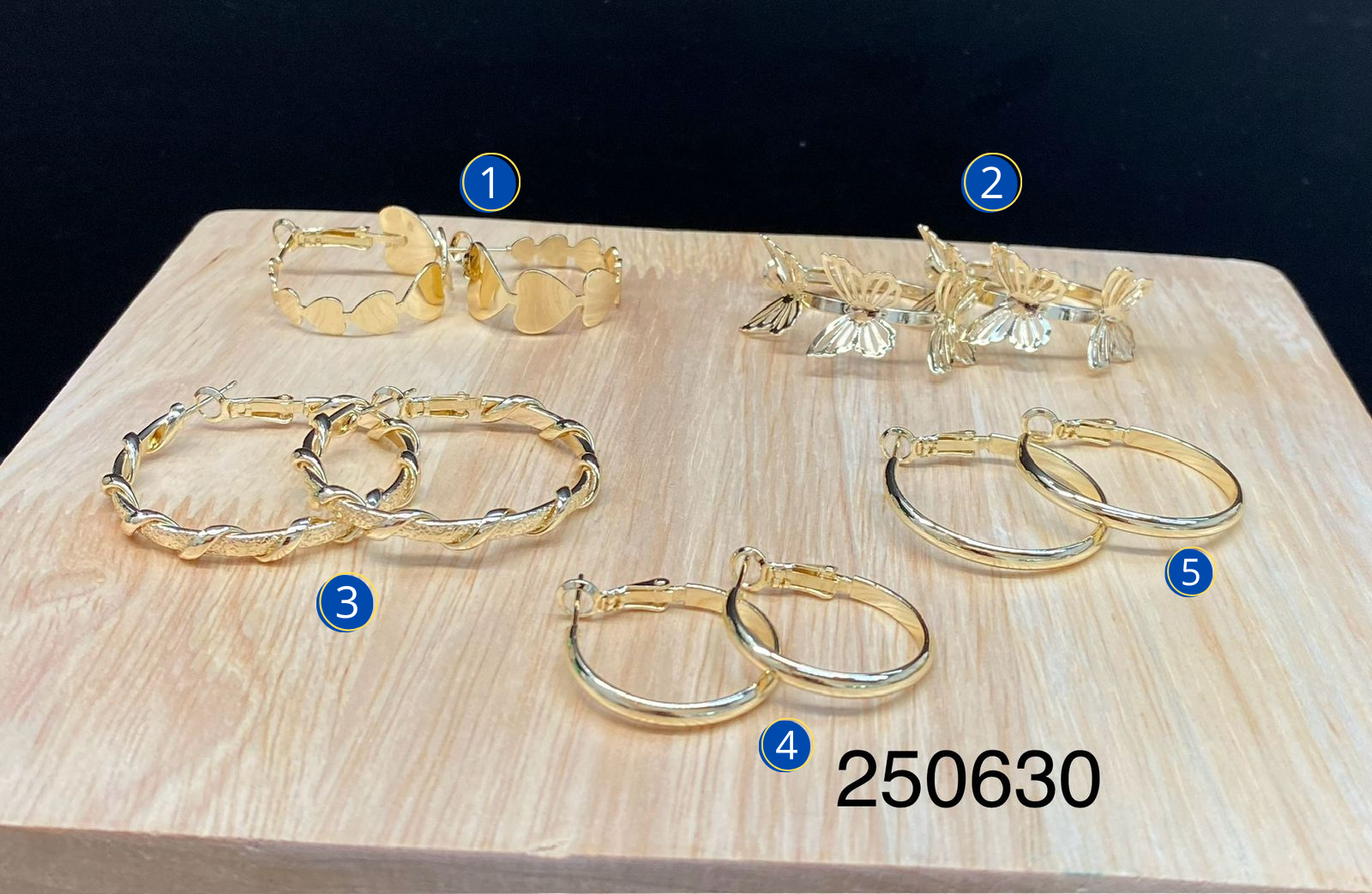 Arracadas Doradas M13 Oro Laminado