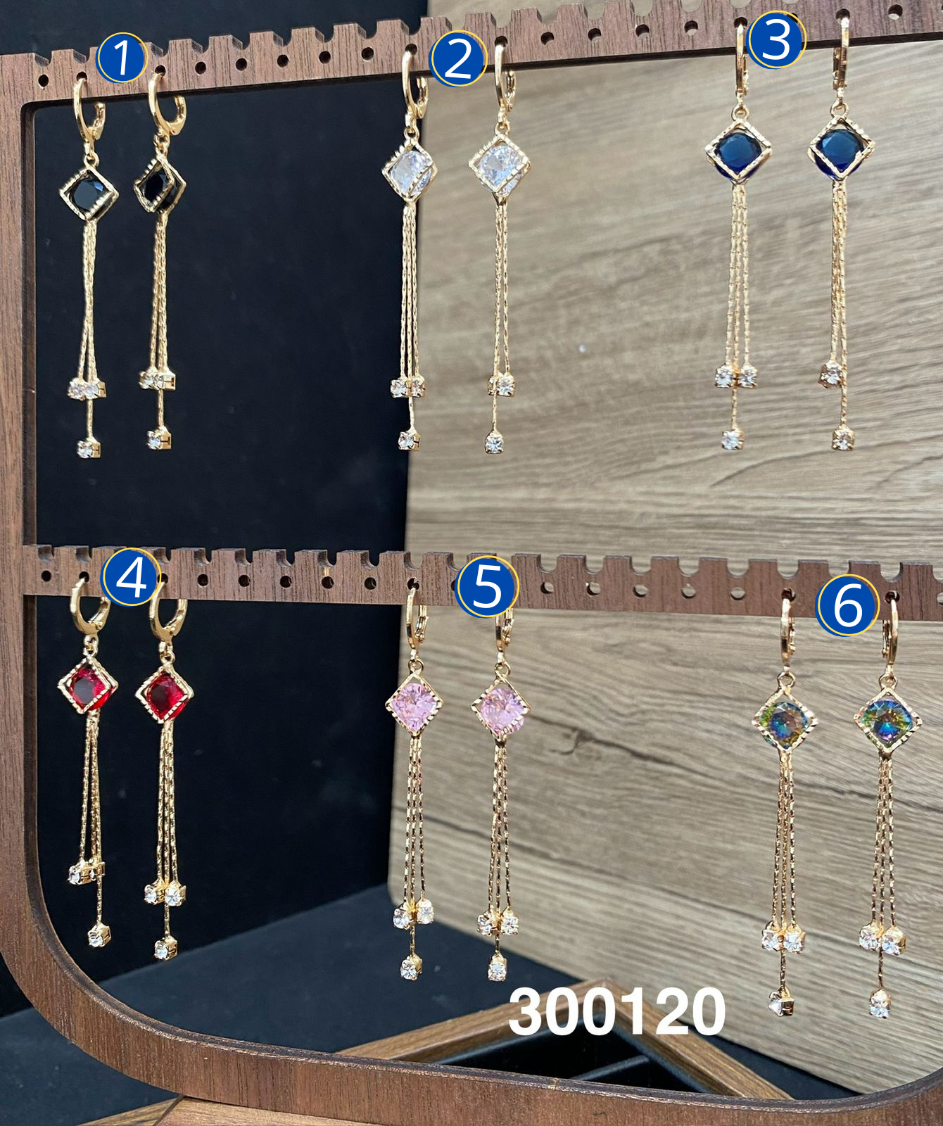 Aretes Largos Dorados con Piedras M8 Oro Laminado 27/03/26