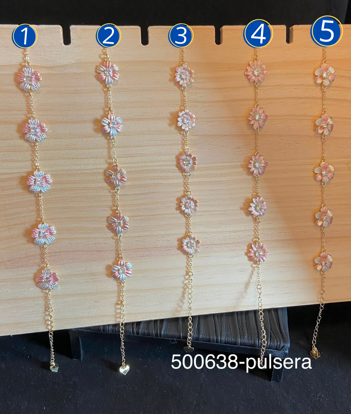 [26/SEPTIEMBRE/26]Pulseras doradas con dijes M1 Oro Laminado