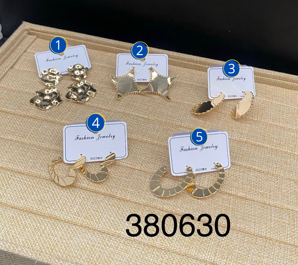 Aretes Dorados Varios diseños M24 Oro Laminado