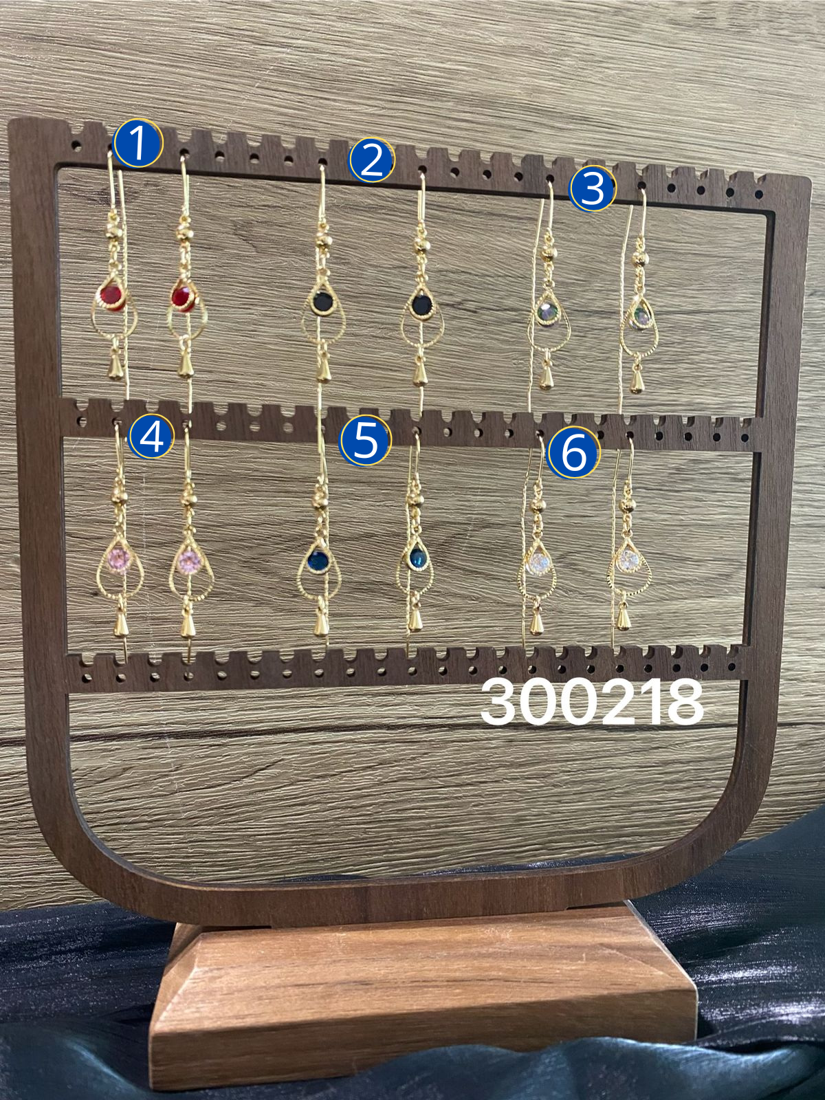 Aretes Largos Dorados con Piedras M3 Oro Laminado