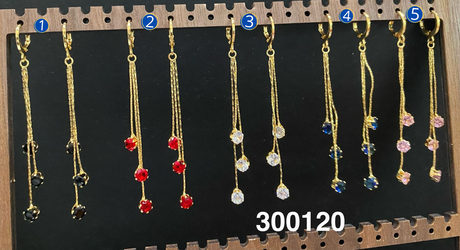 Aretes Largos Dorados con Piedras M9 Oro Laminado 27/03/26