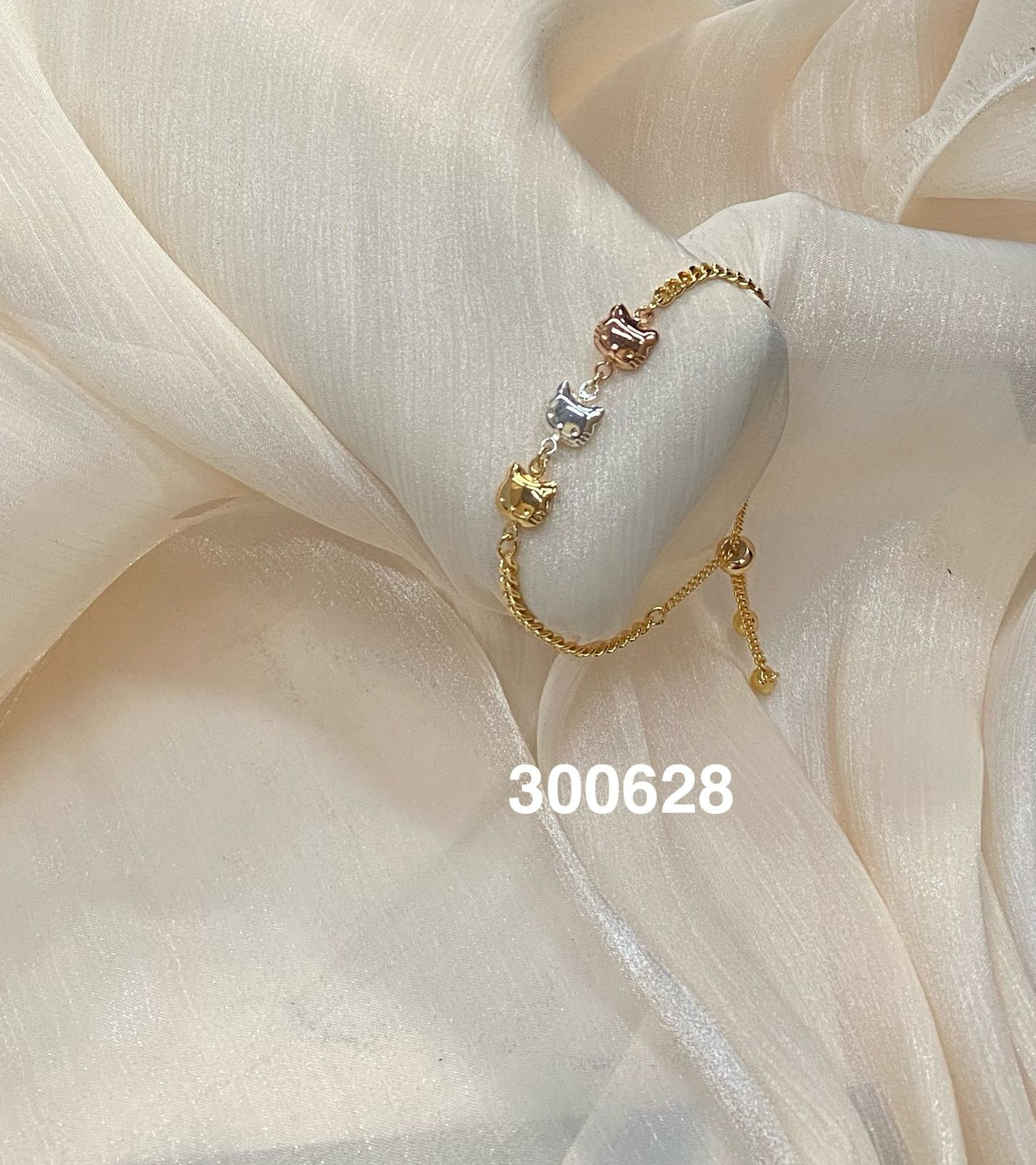 Pulseras Doradas con Dije M15 Oro Laminado 03/03/26