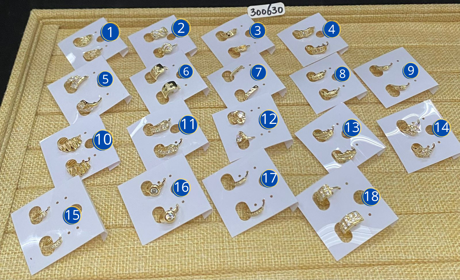 Aretes dorados M1 - Oro Laminado
