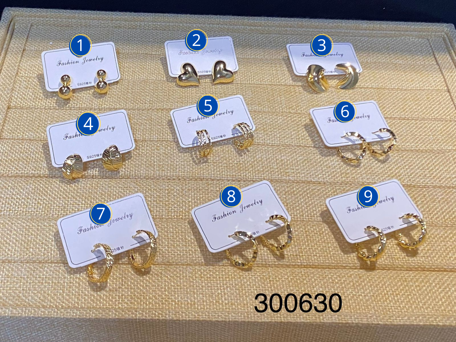 Aretes Dorados Varios diseños M12 Oro Laminado