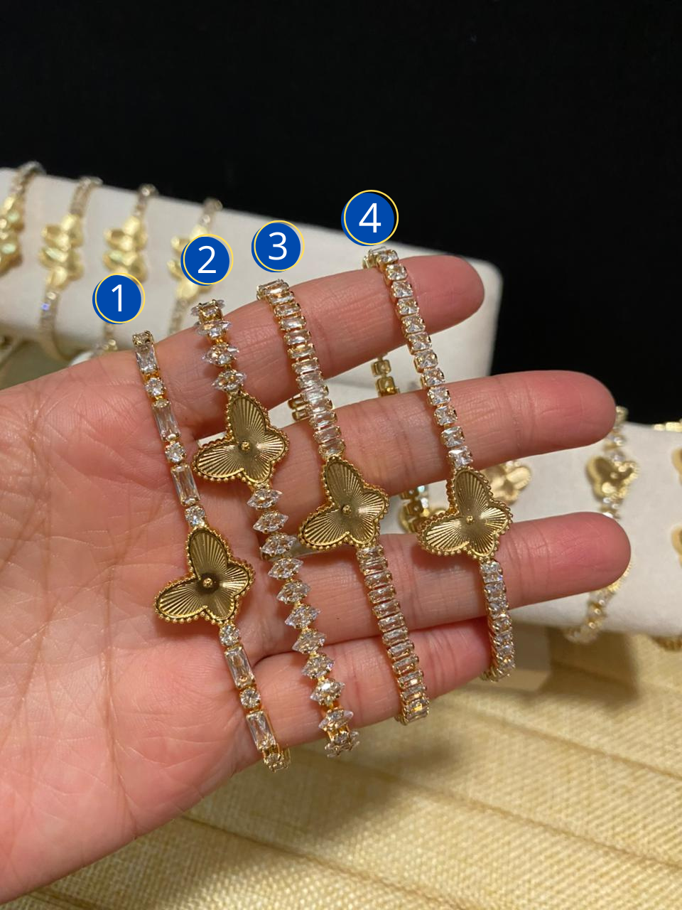 Pulsera con Piedras y dijes de Mariposa M3 Oro Laminado