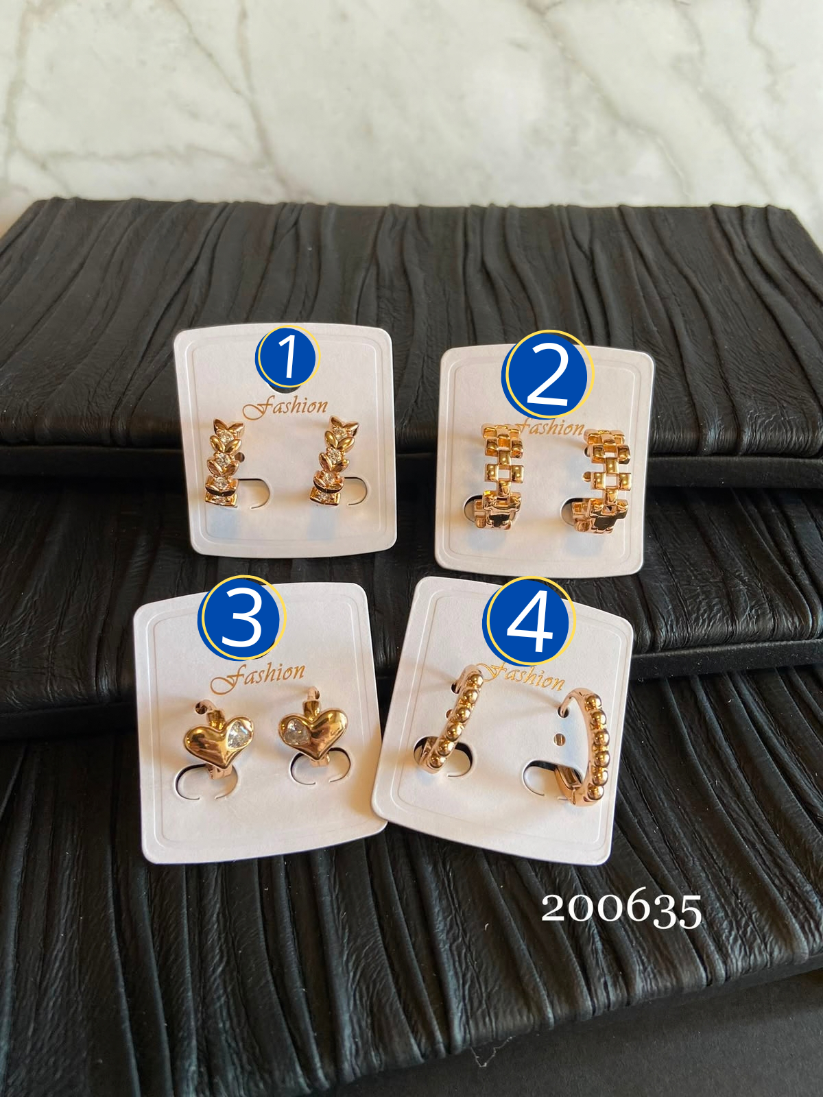 [26/SEPTIEMBRE/26] Aretes Huggies Dorados M6 Oro Laminado