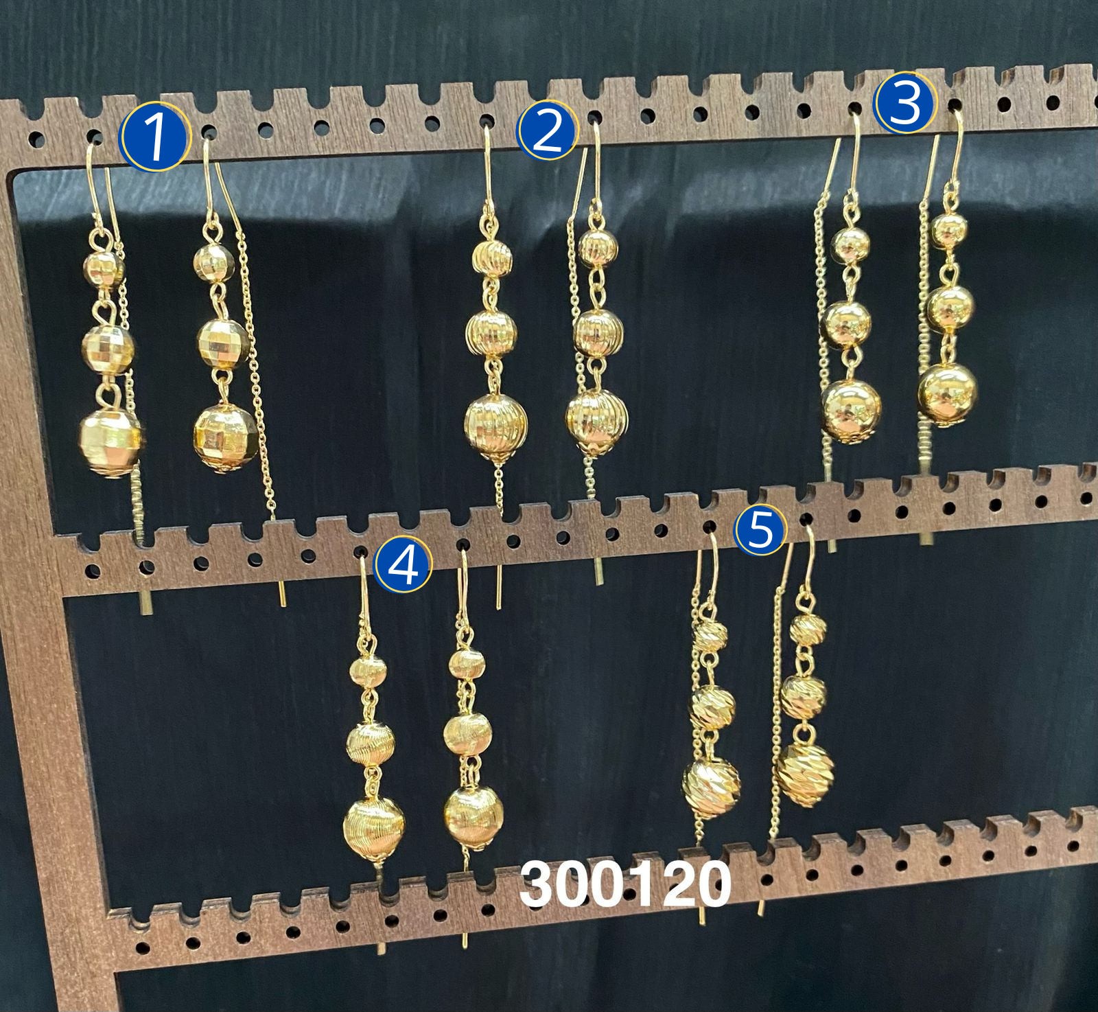 Aretes Largos Dorados con Piedras M10 Oro Laminado 27/03/26