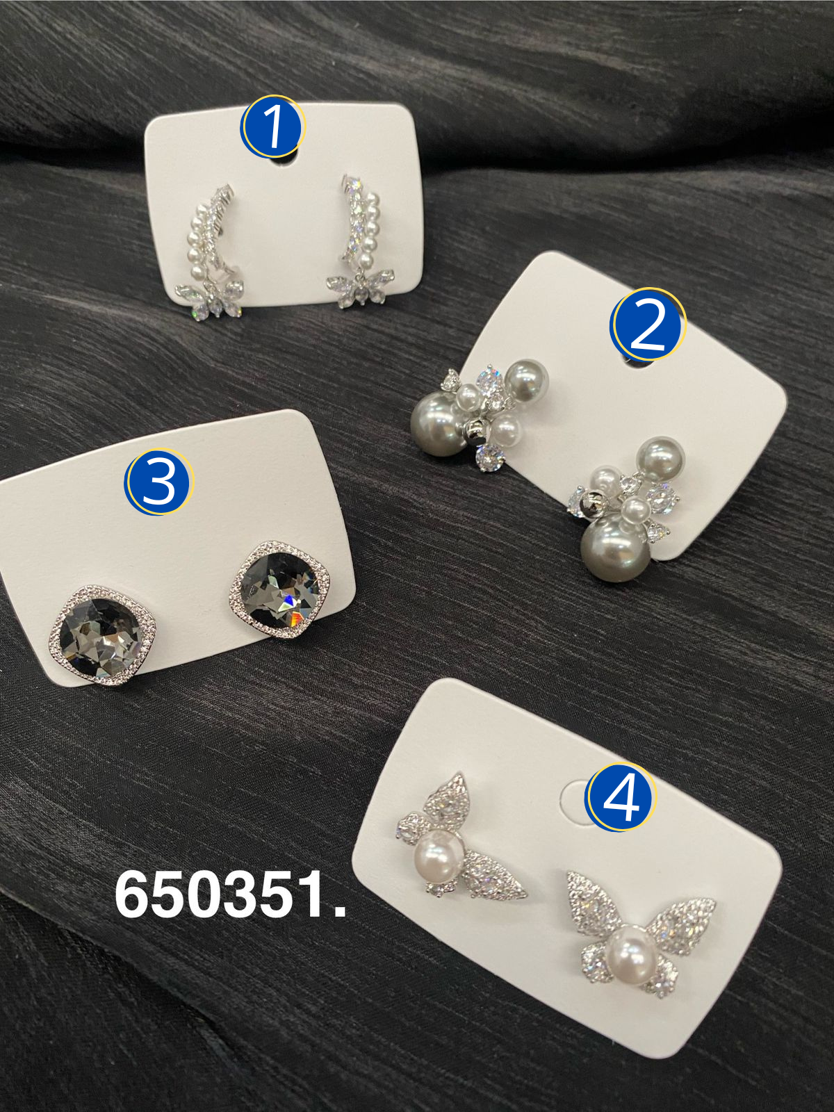 [08/JUNI/26] Aretes Plateados diferentes Diseño M5 Oro Laminado