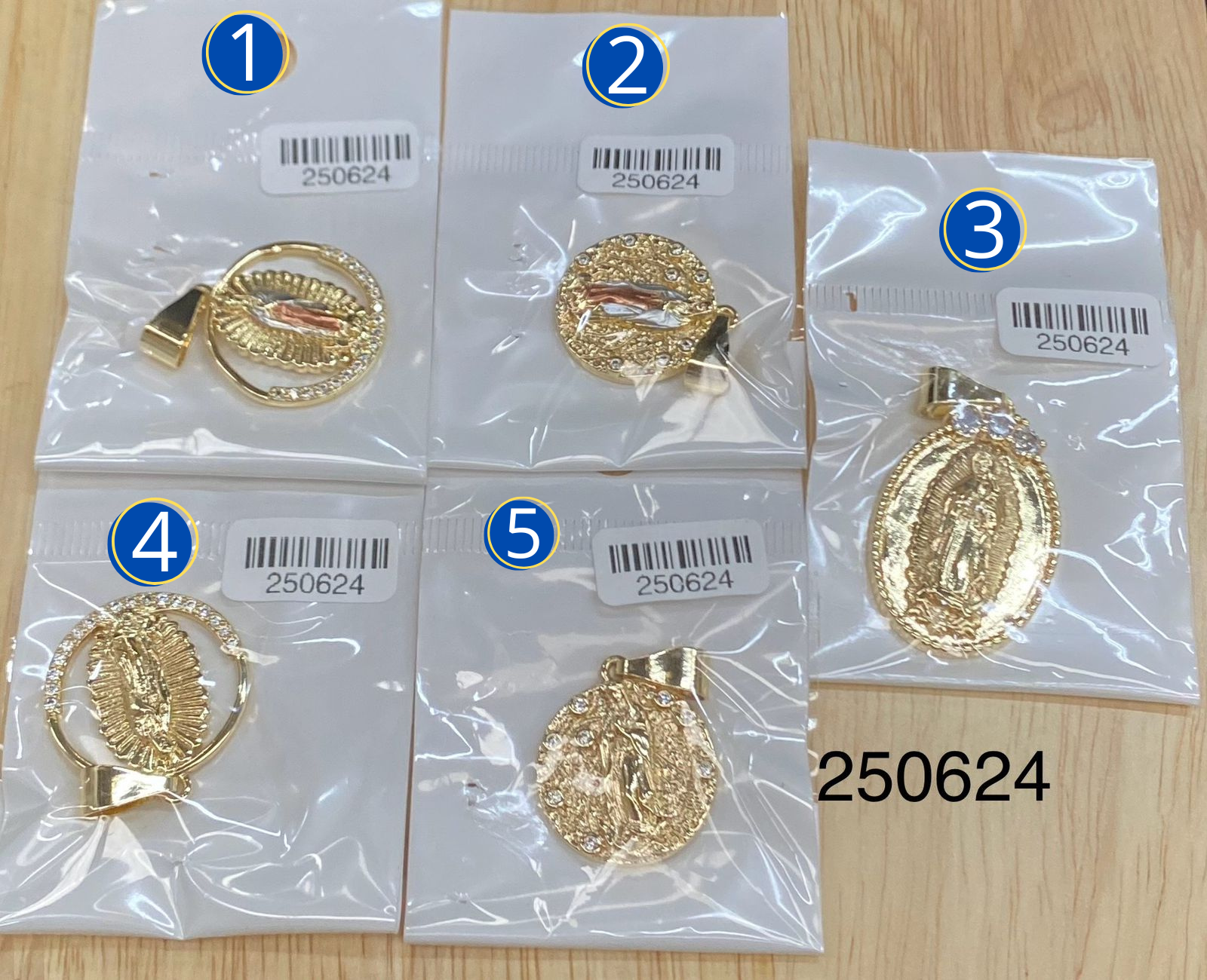 Dijes Religiosos Dorados M8 Oro Laminado