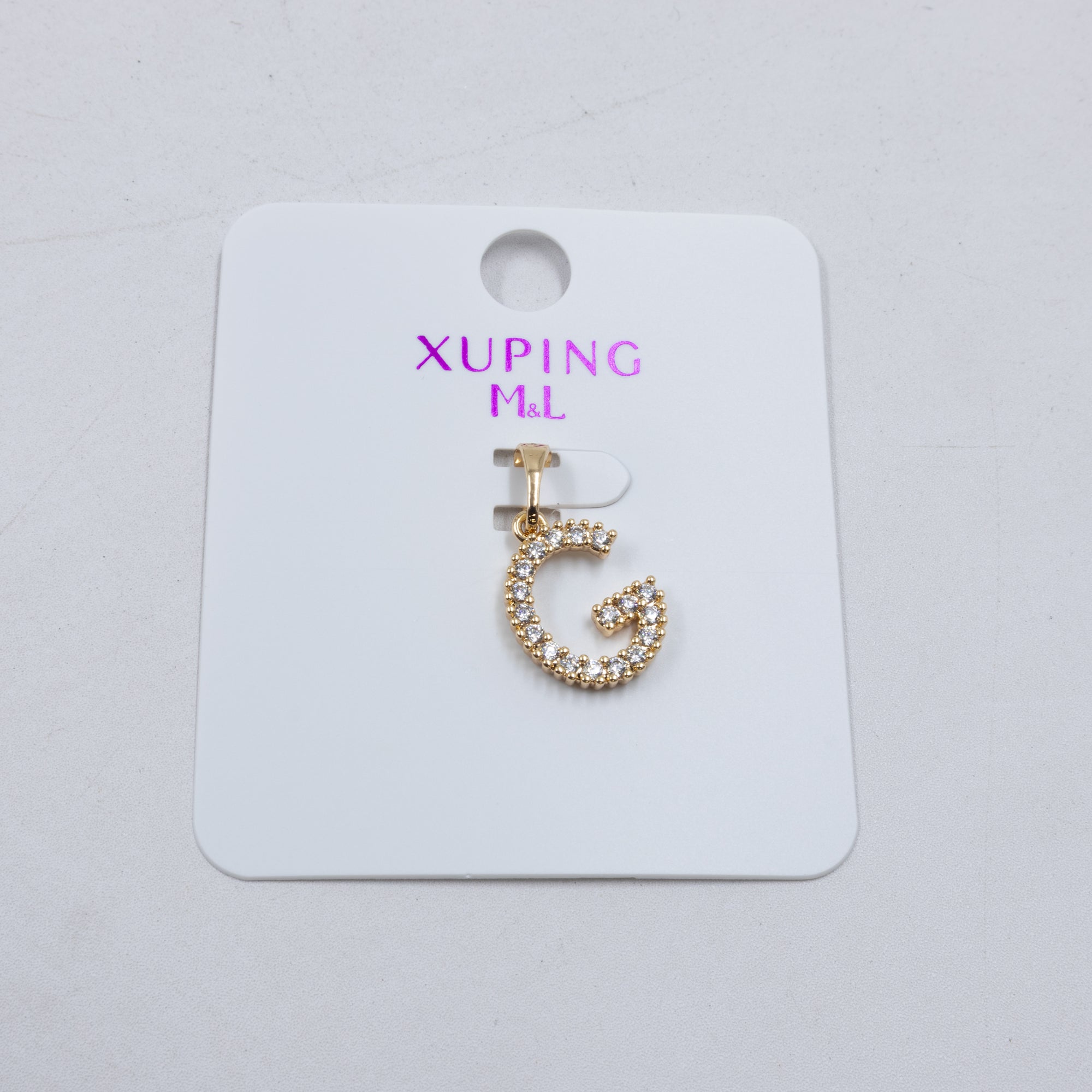 Dije de Letra G con Piedras M15 Oro Lamiando