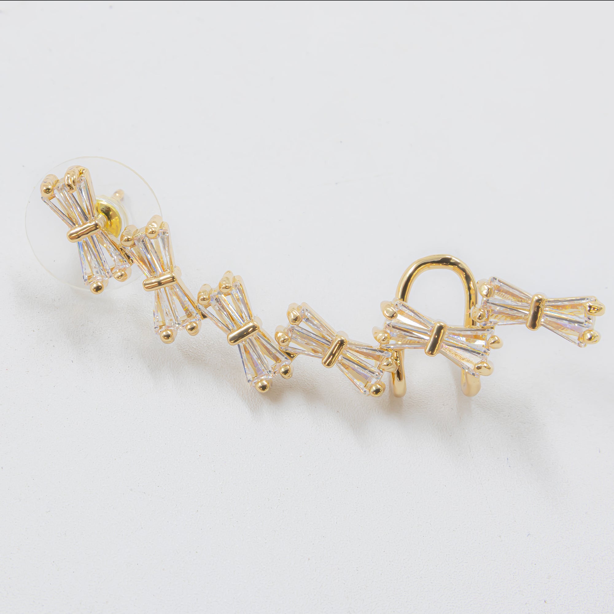 Arete Dorado Trepador con Piedras M1 Oro Laminado