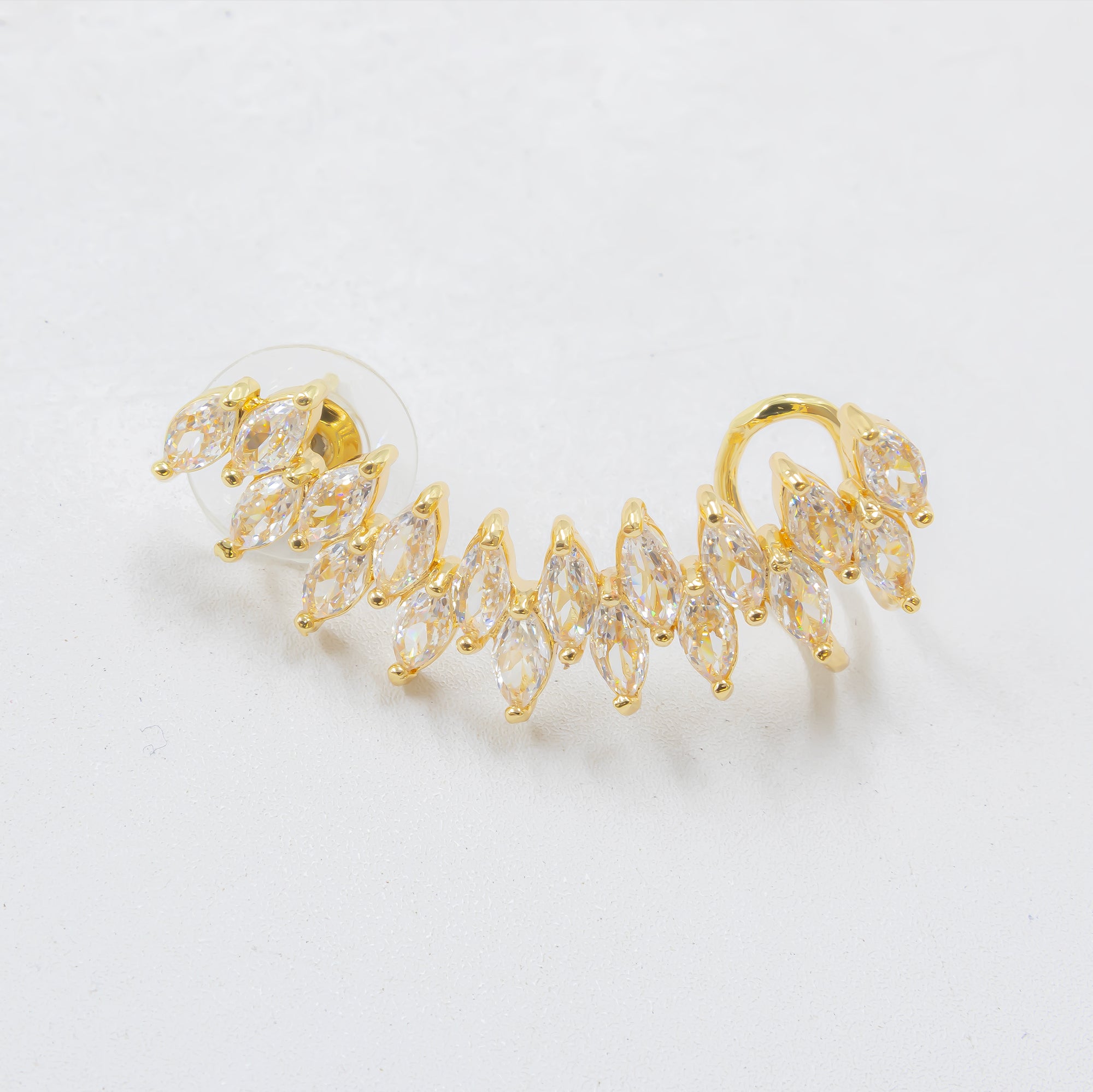 Arete Dorado Trepador con Piedras M2 Oro Laminado