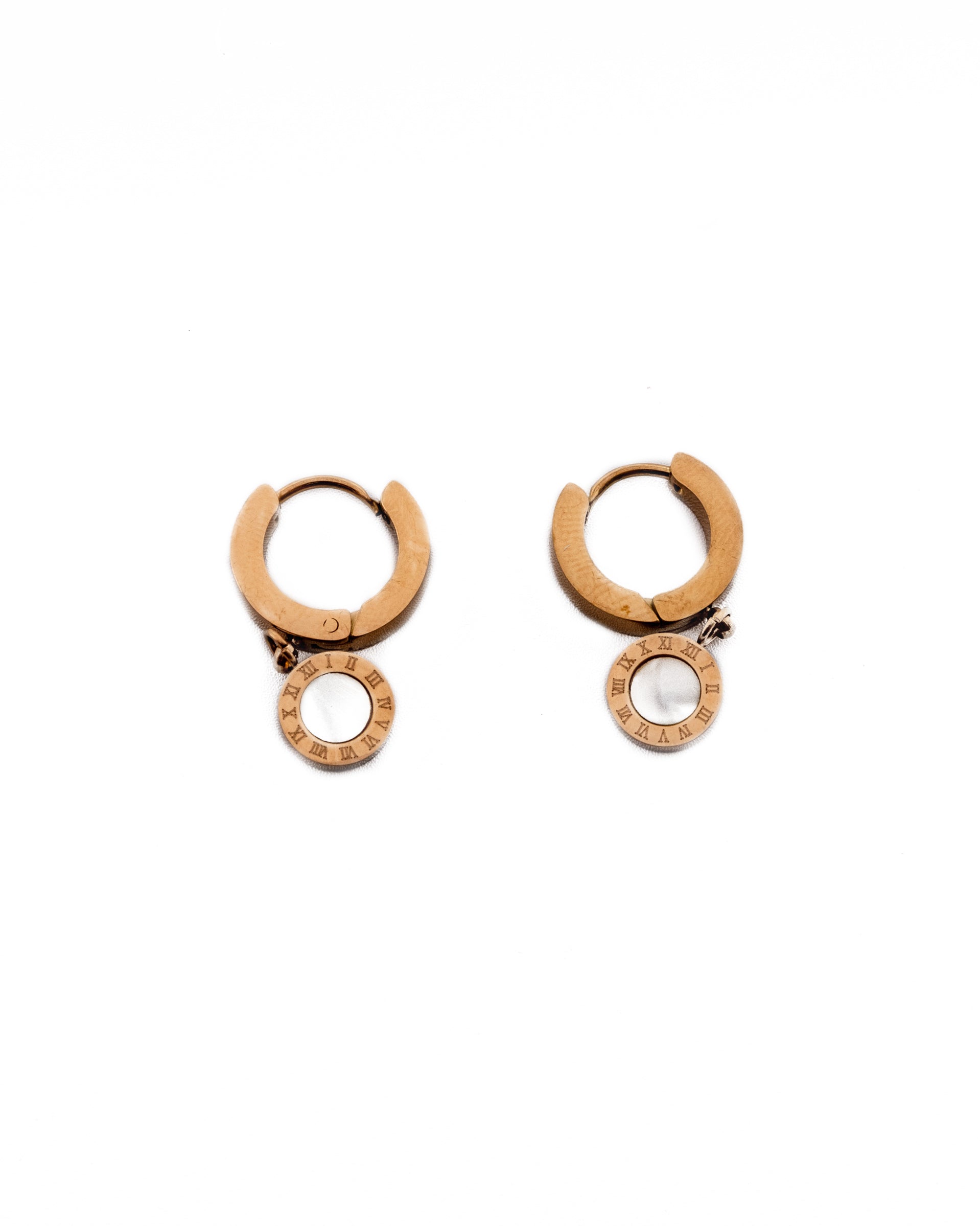 ARETES HUGGIES M3 ORO LAMINADO