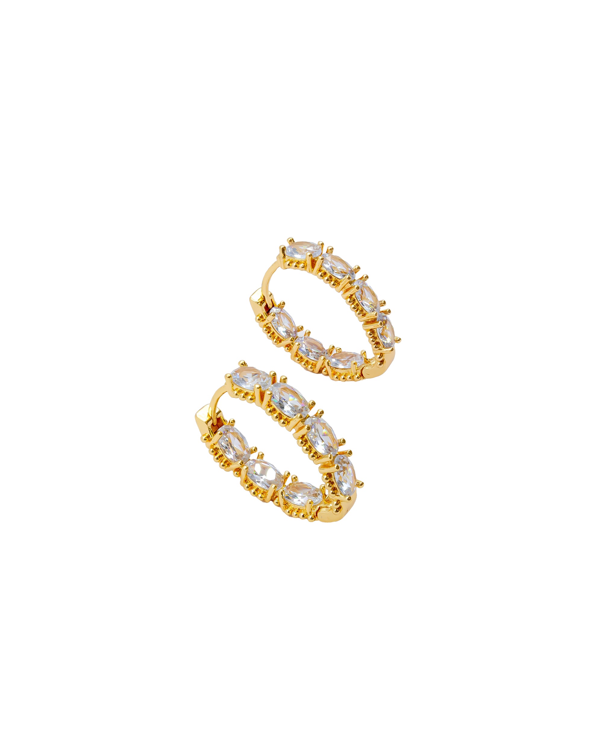 Aretes Huggies con Piedras M2 Oro Laminado