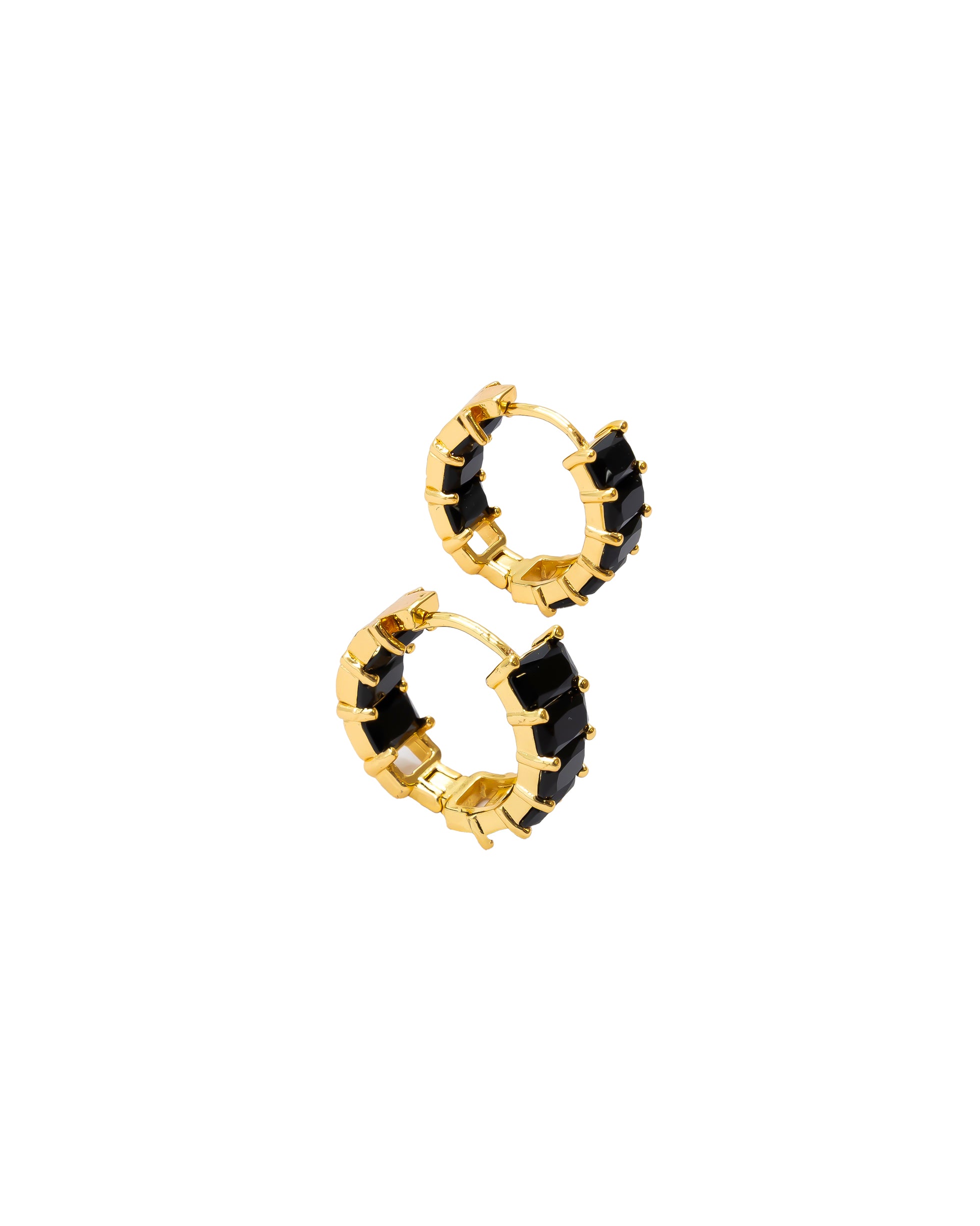 Aretes Huggies con Piedras M2 Oro Laminado