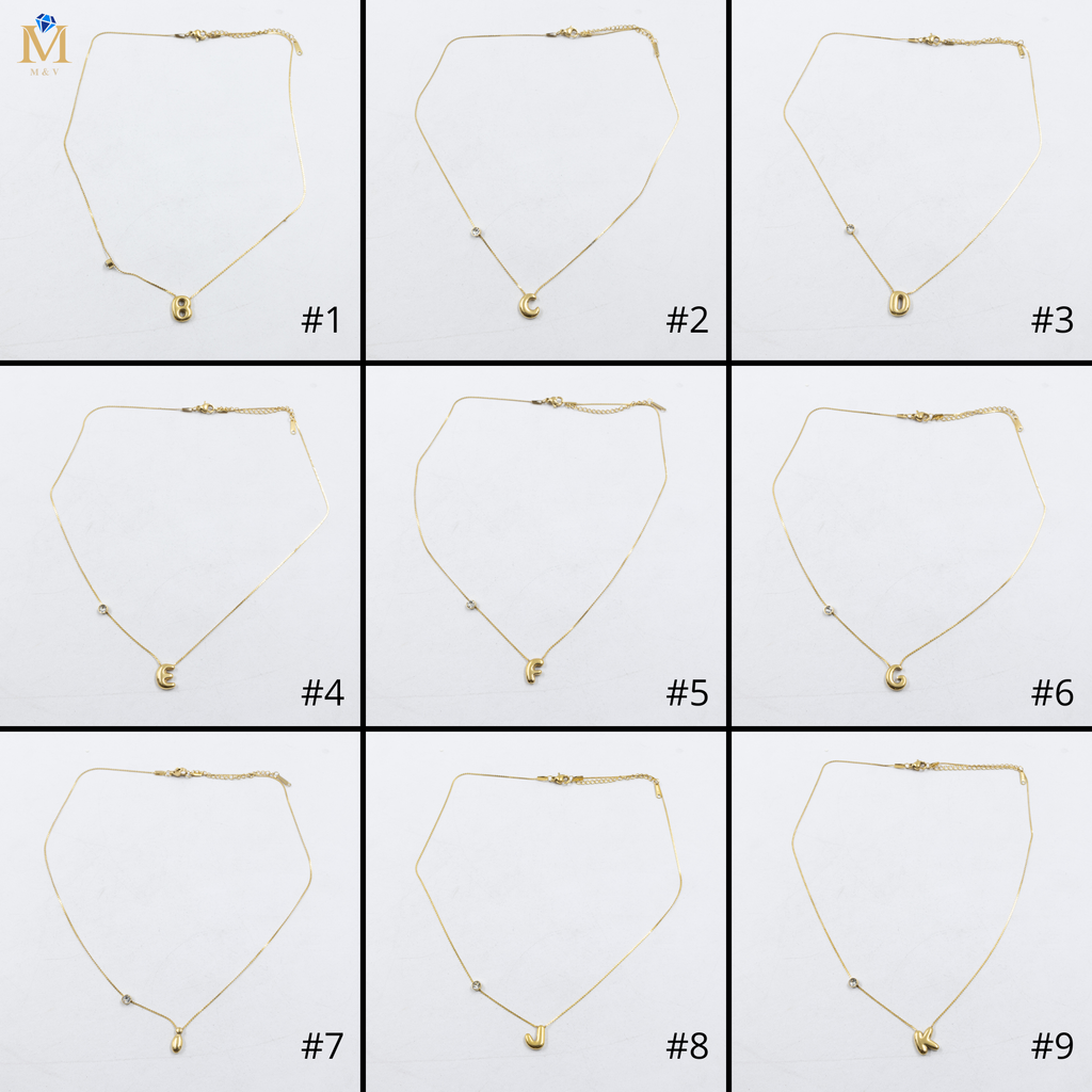 Collar Dorado con Dije de letras pequeñas M1 Oro Laminado