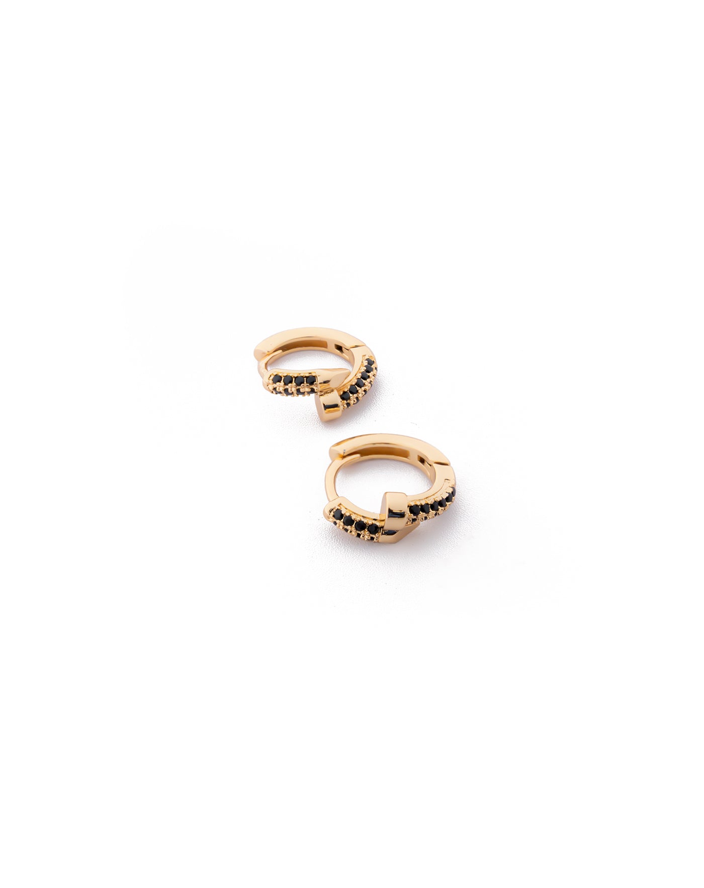 Aretes con piedras M3 Oro laminado