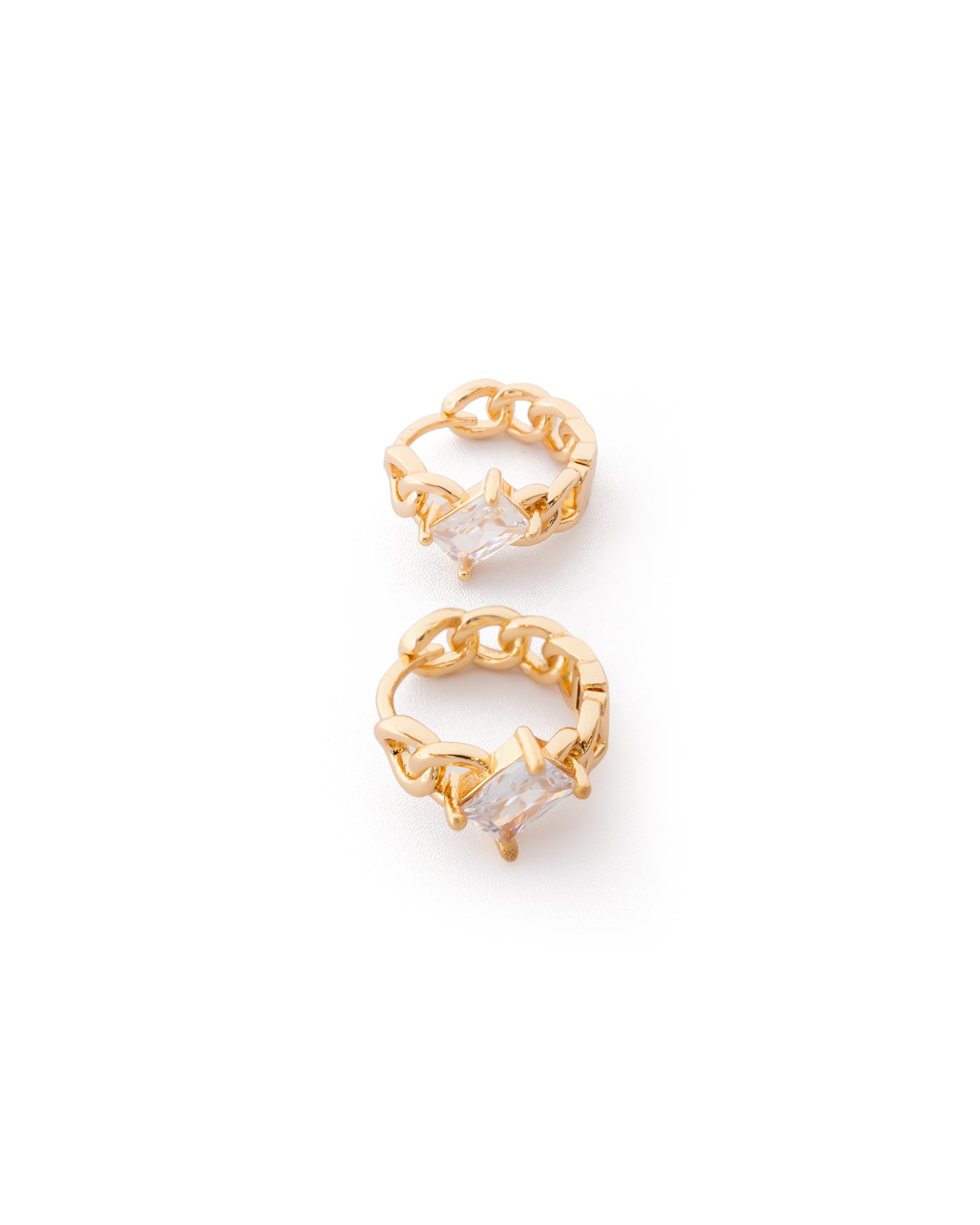 Aretes Huggies Dorados con Piedras M1 Oro Laminado