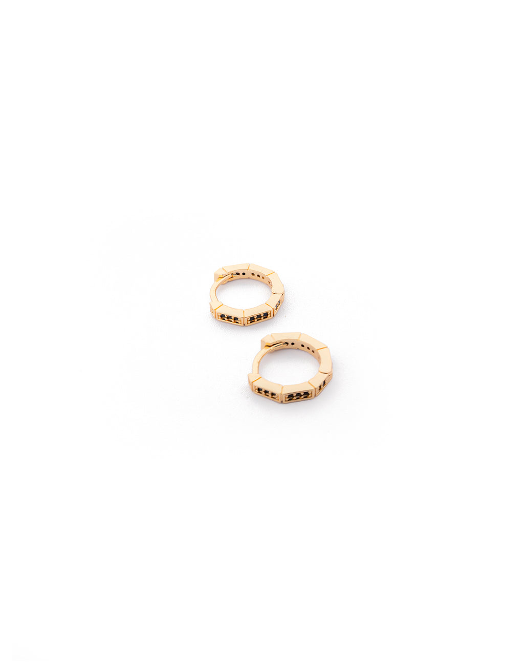 Aretes con piedras M5 Oro laminado