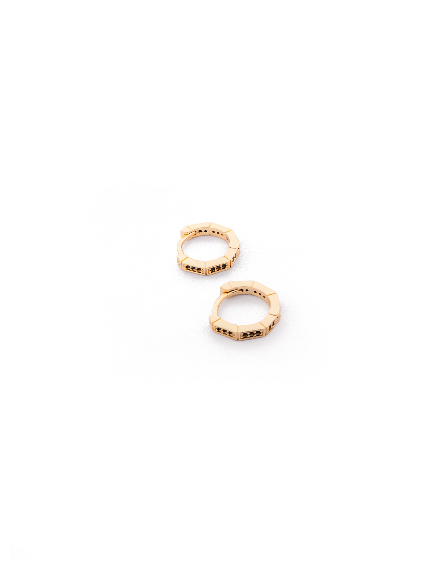 Aretes con piedras M5 Oro laminado
