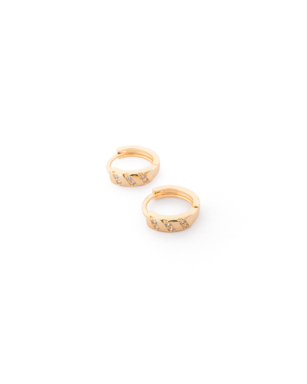 Aretes con piedras M7 Oro laminado