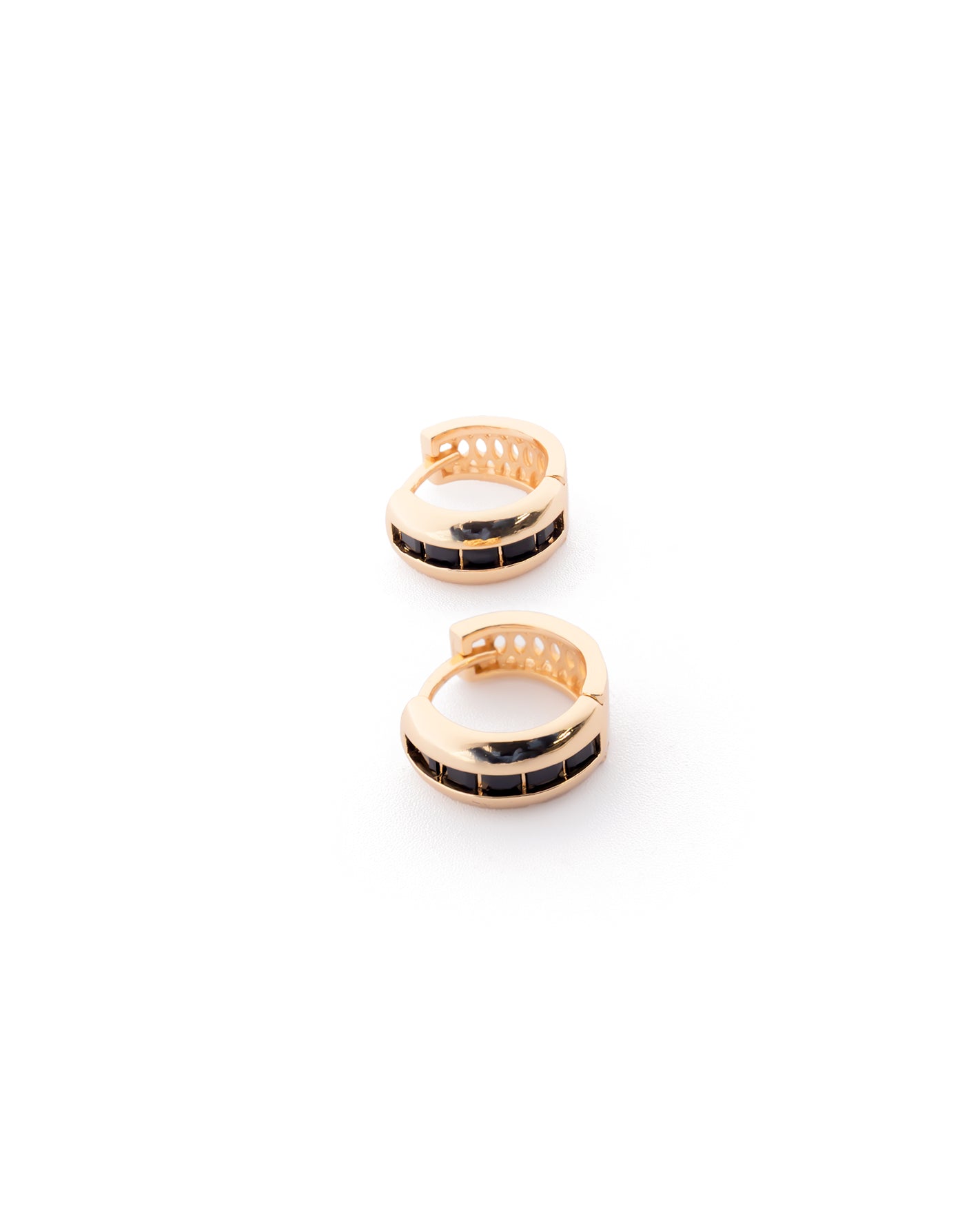 Aretes con piedras M6 Oro laminado