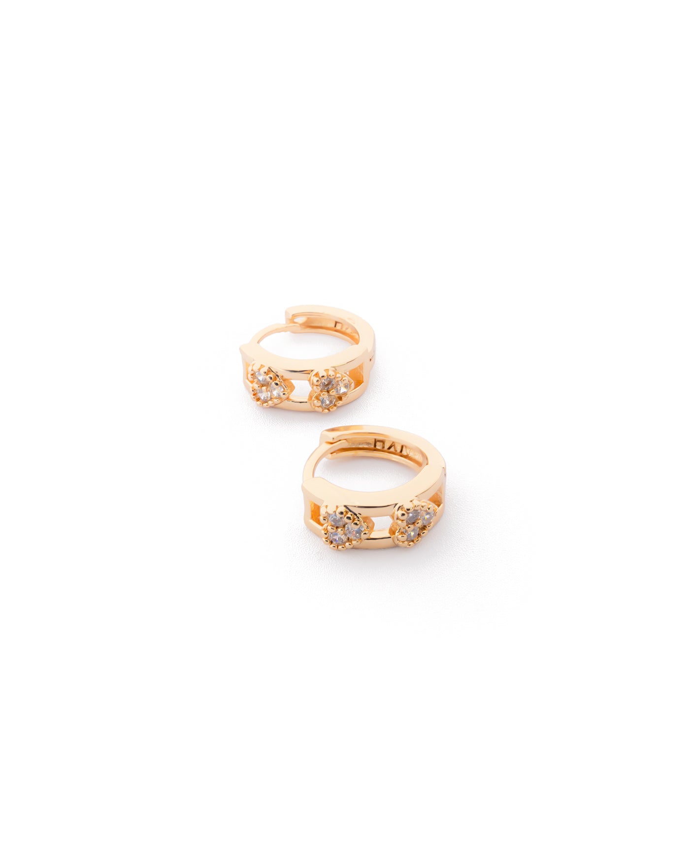 Aretes con piedras M6 Oro laminado