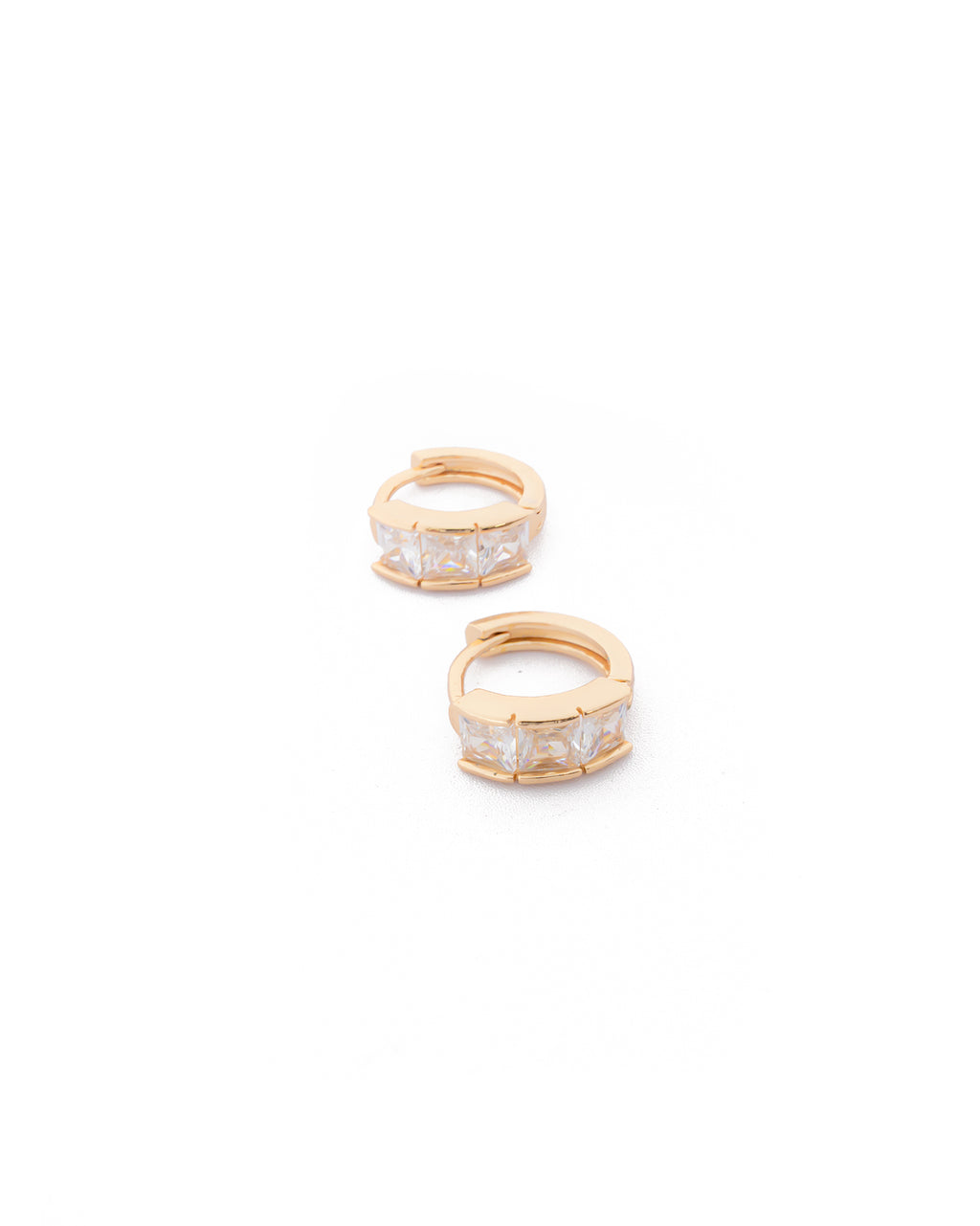 Aretes con piedras M9 Oro laminado