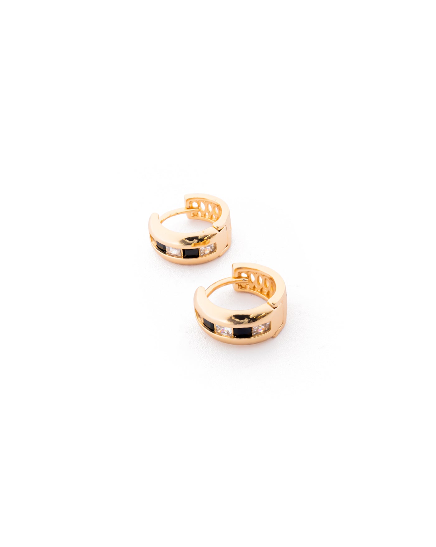 Aretes con piedras M9 Oro laminado