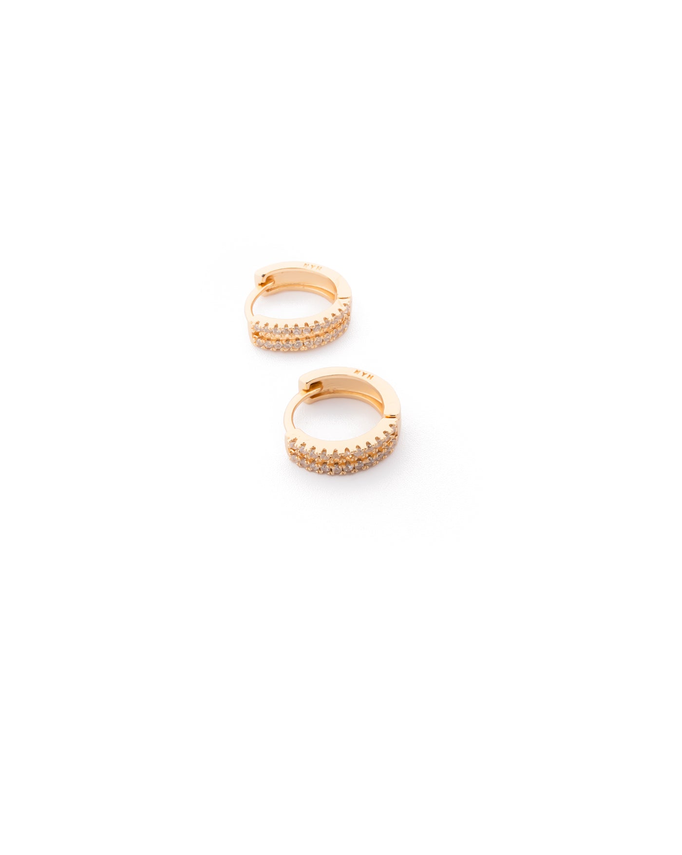 Aretes con piedras M4 Oro laminado