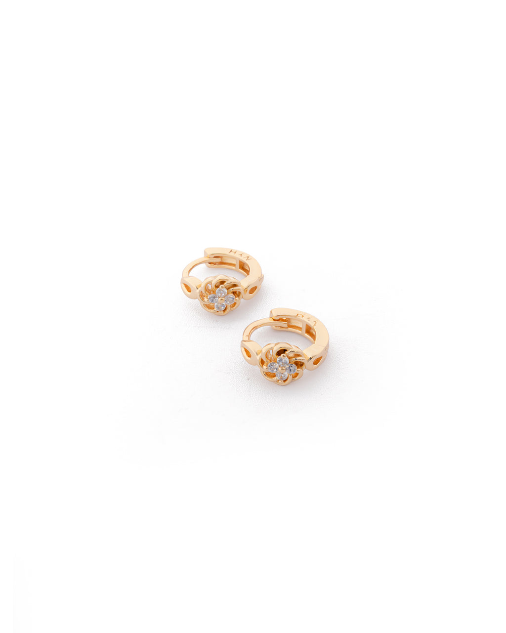 Aretes con piedras M7 Oro laminado