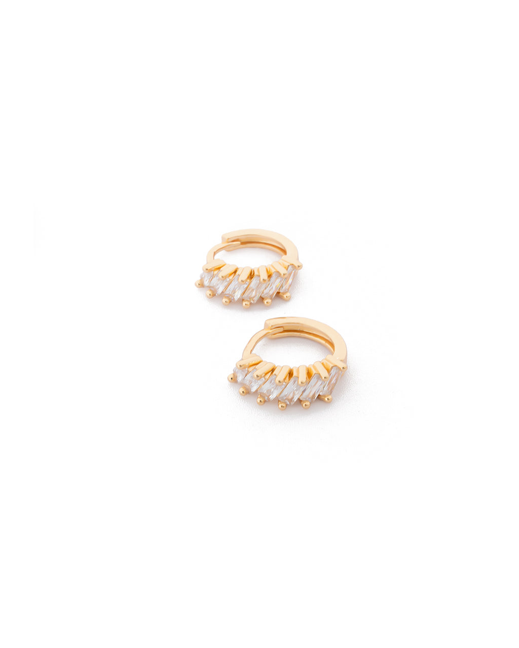 Aretes con piedras M8 Oro laminado