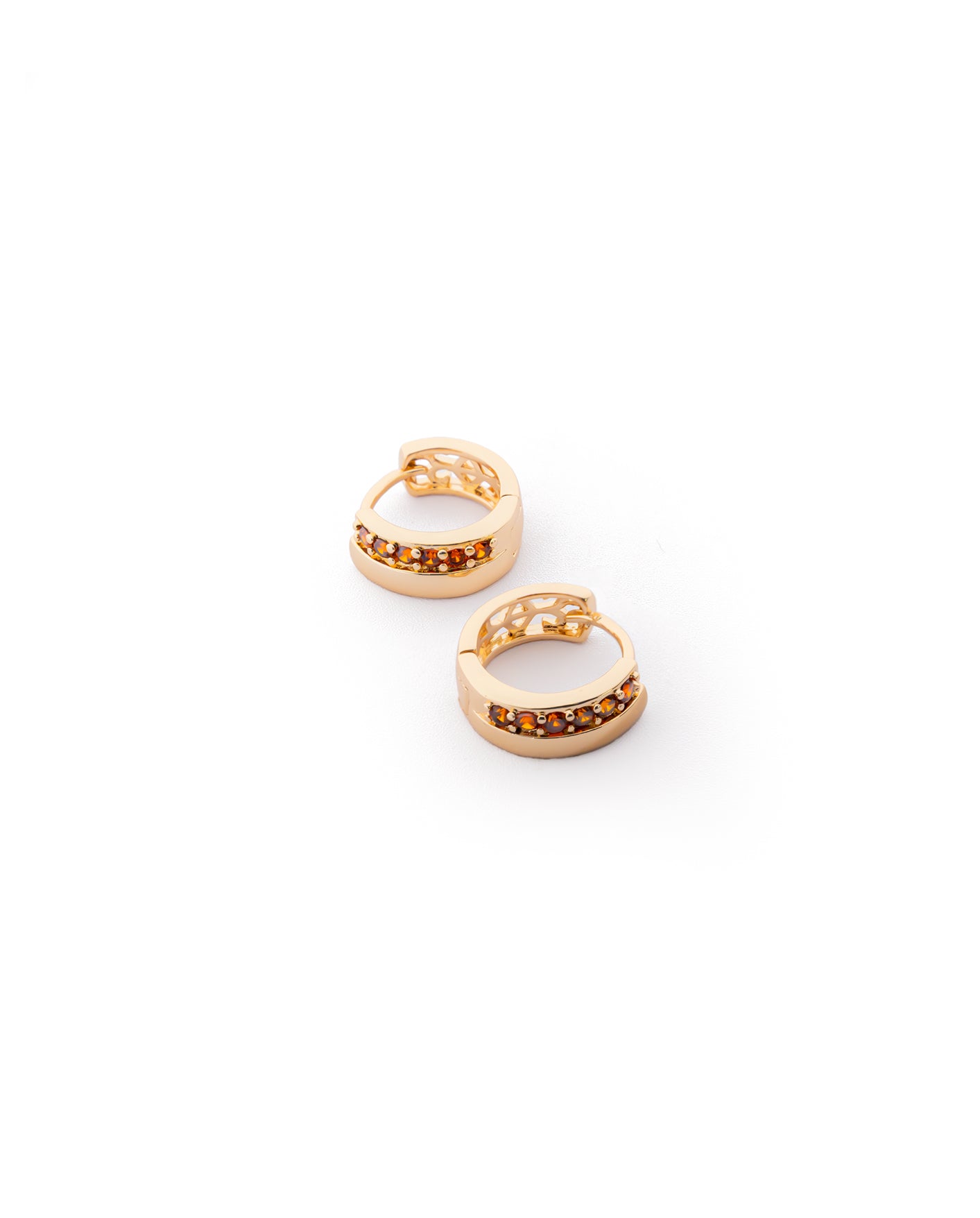 Aretes con piedras M6 Oro laminado