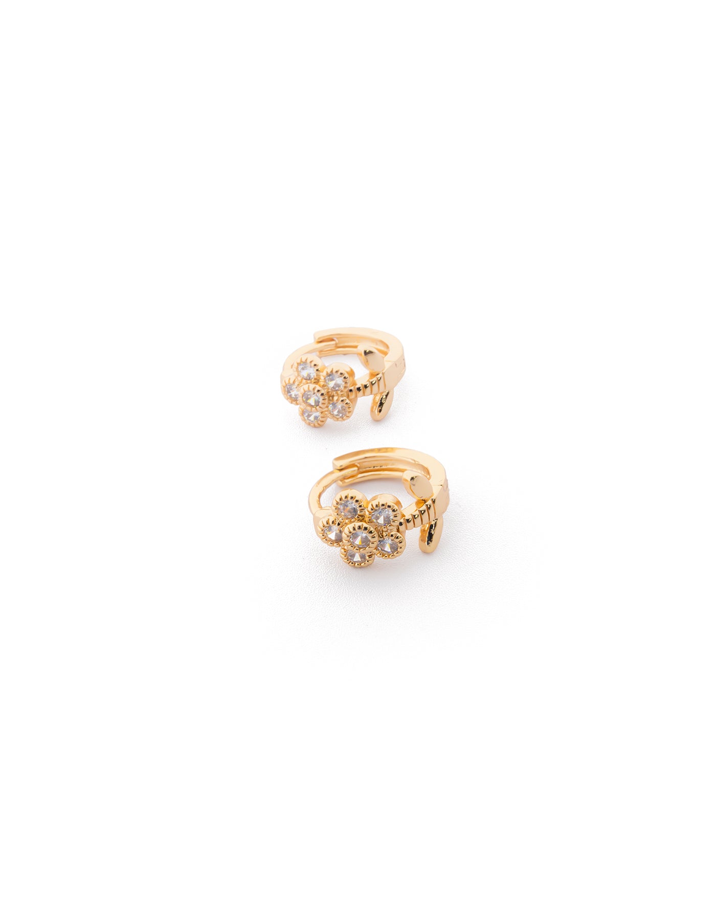 Aretes con piedras M6 Oro laminado