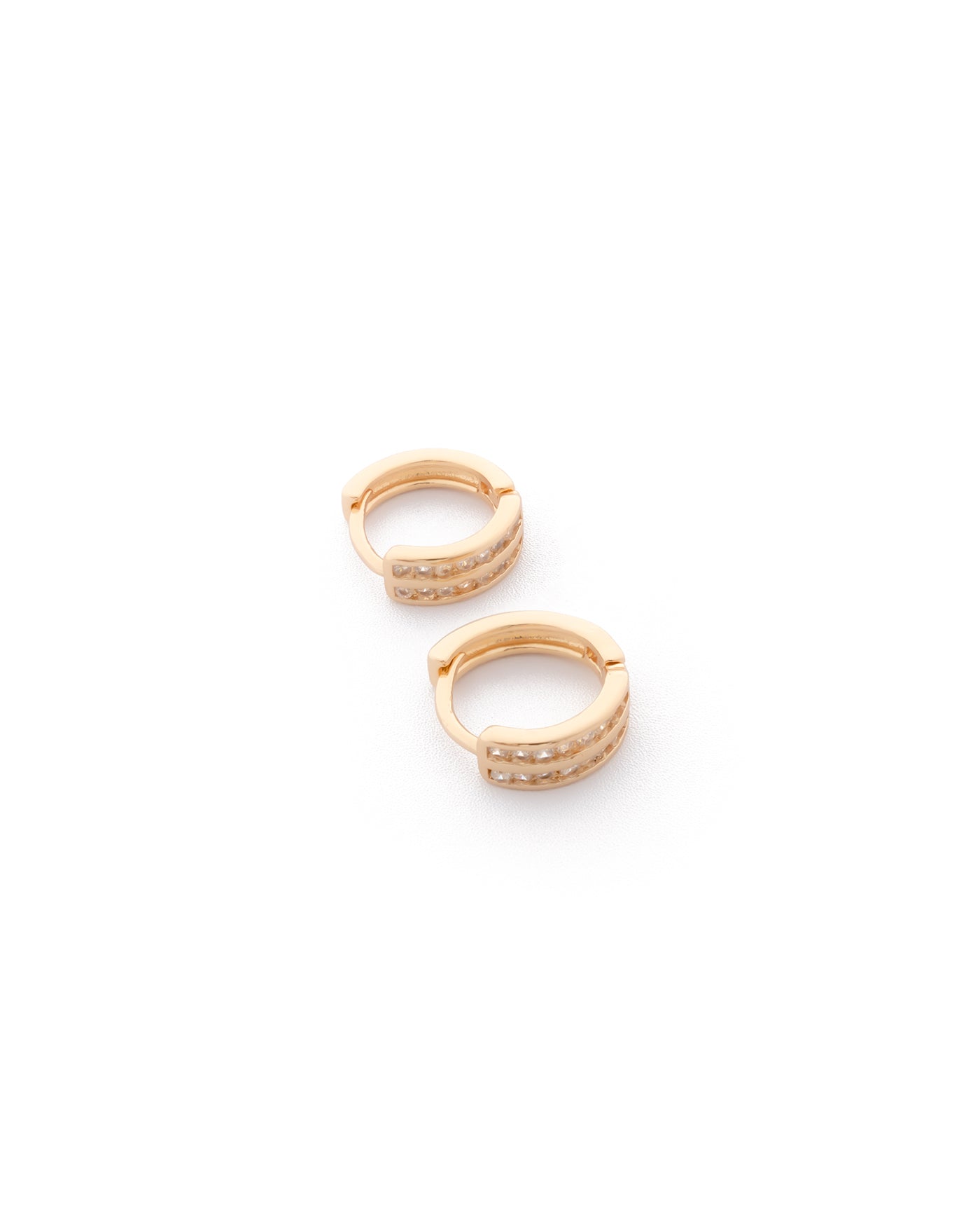Aretes Huggies Dorados con Piedras M2 Oro Laminado