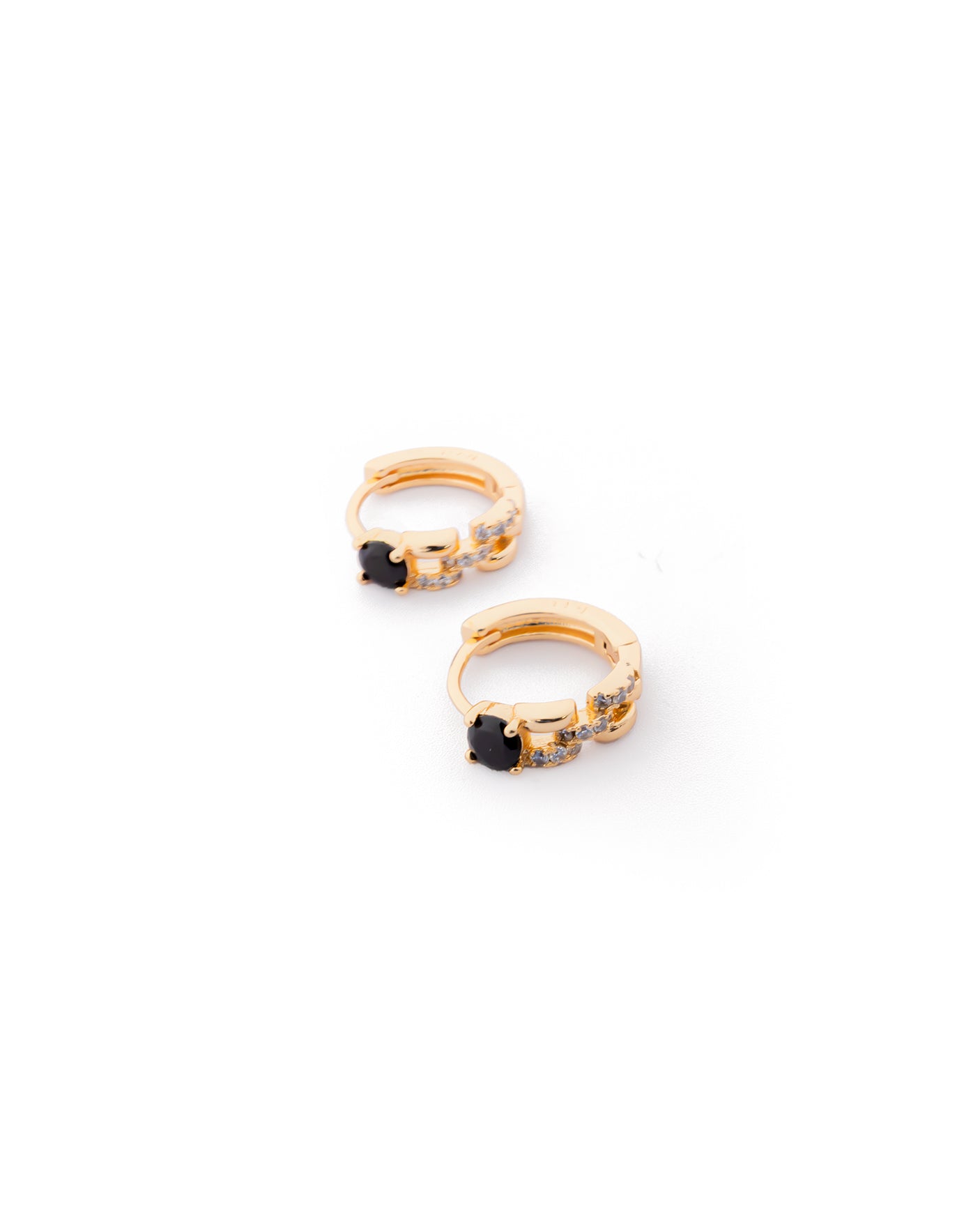 Aretes con piedras M6 Oro laminado