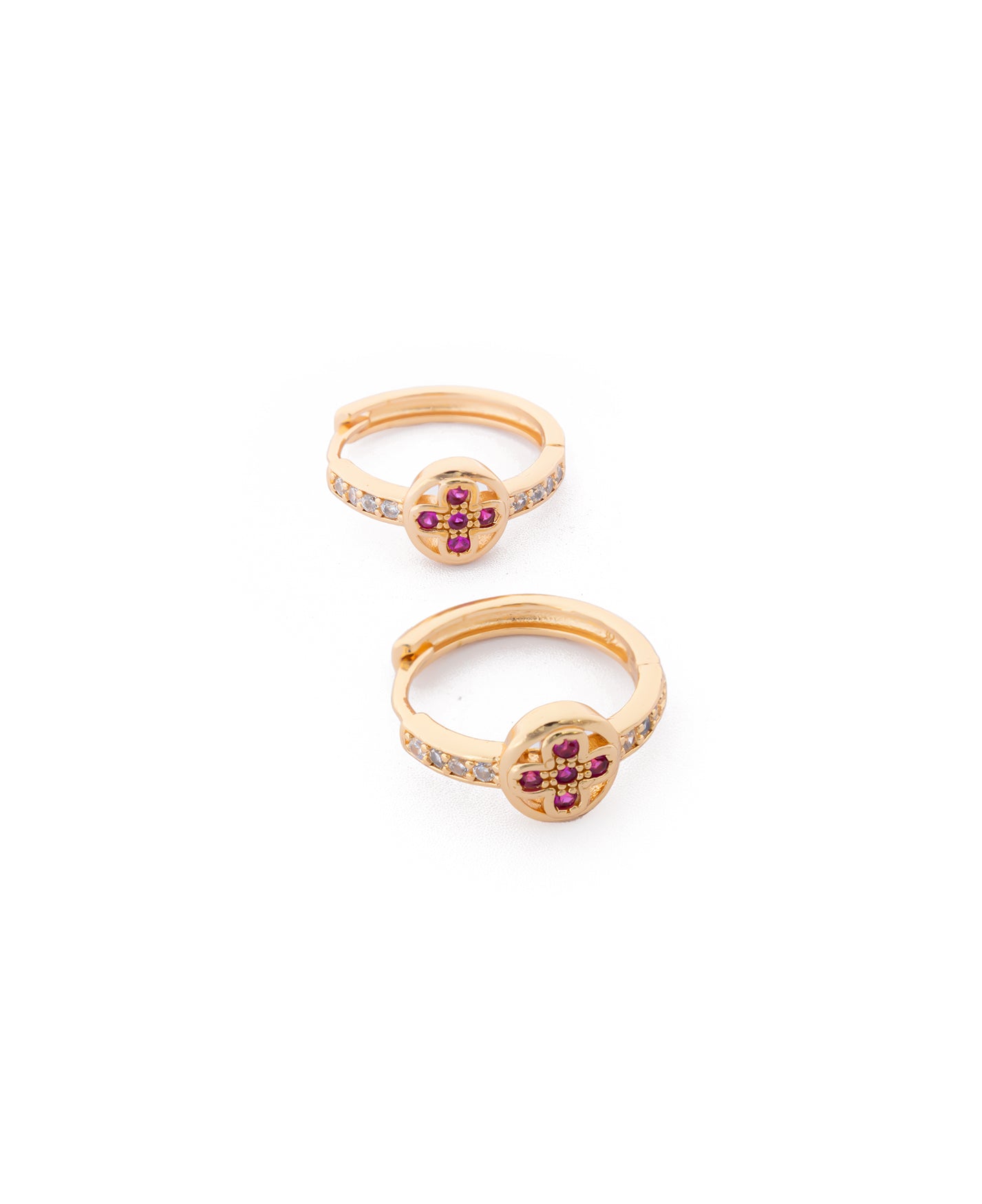 Aretes con piedras M8 Oro laminado