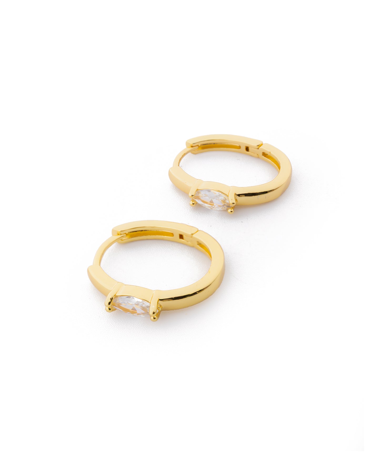 Aretes Dorados con Piedras M4 Oro Laminado