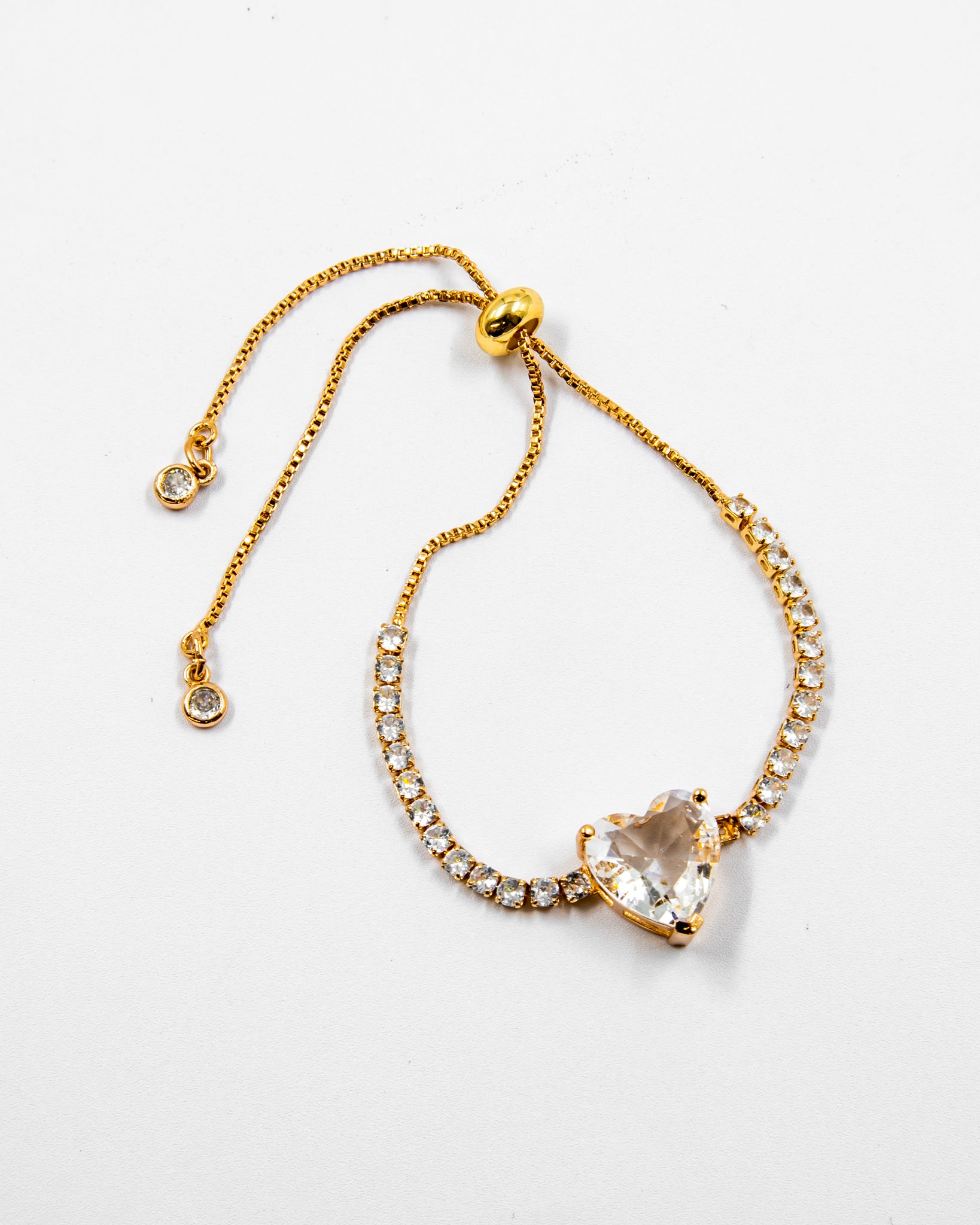 Pulsera dorada con piedras y dije de corazón - M1 Oro Laminado