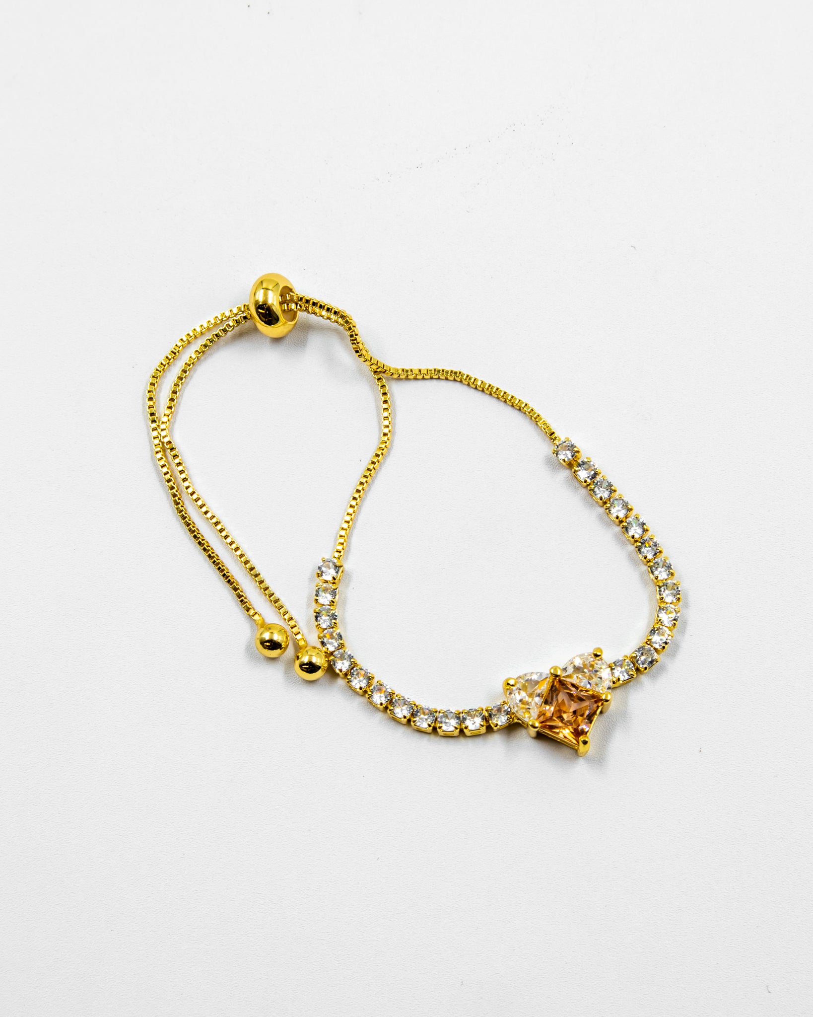 Pulsera dorada con piedras y dije de corazón - M2 Oro Laminado